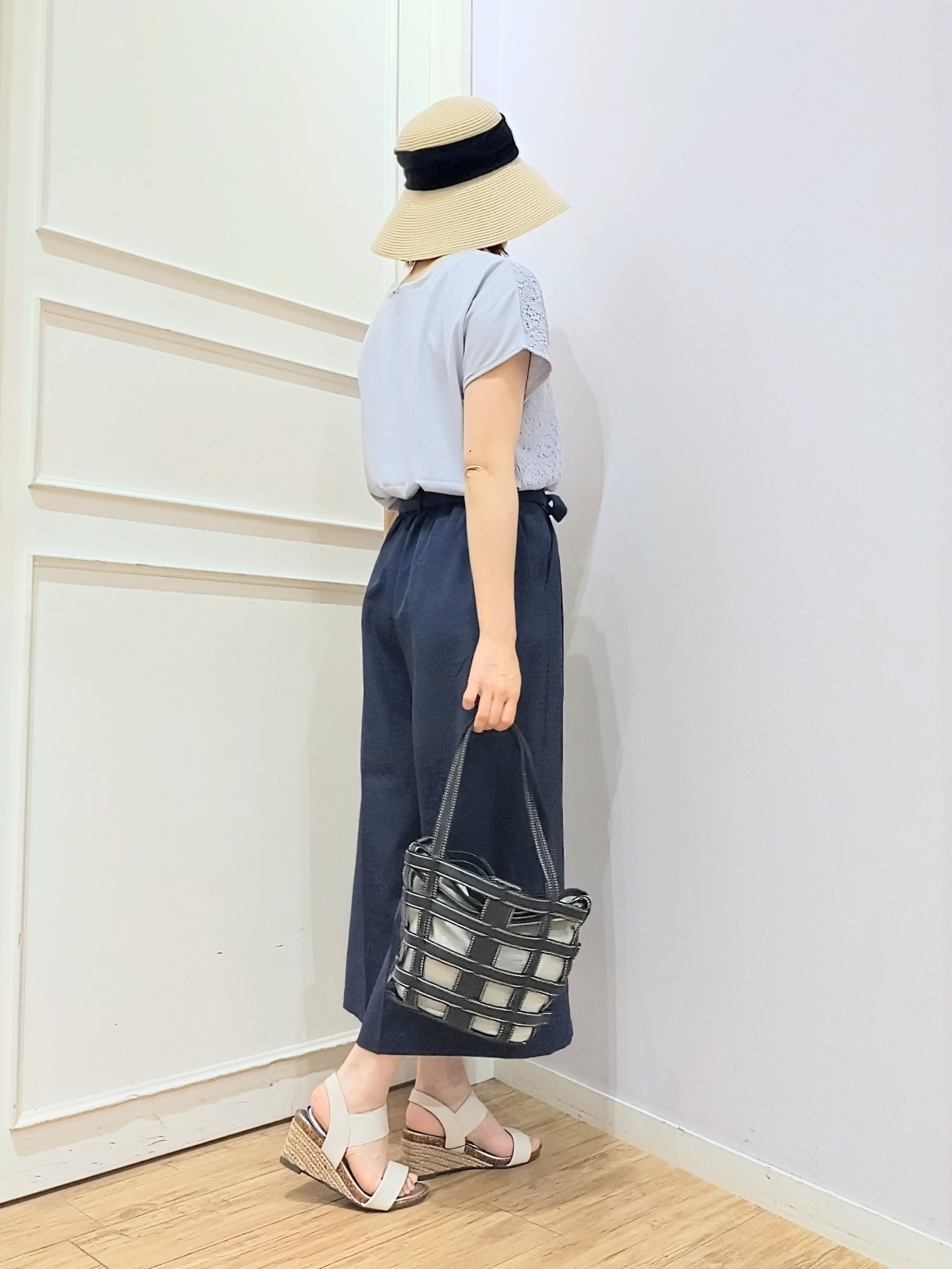 miomioさんの「SHOO･LA･RUE｜【UV/S-LL/洗濯機可】レース切替で華やかに 大人の選ぶ上品Tシャツ」を使ったコーディネート