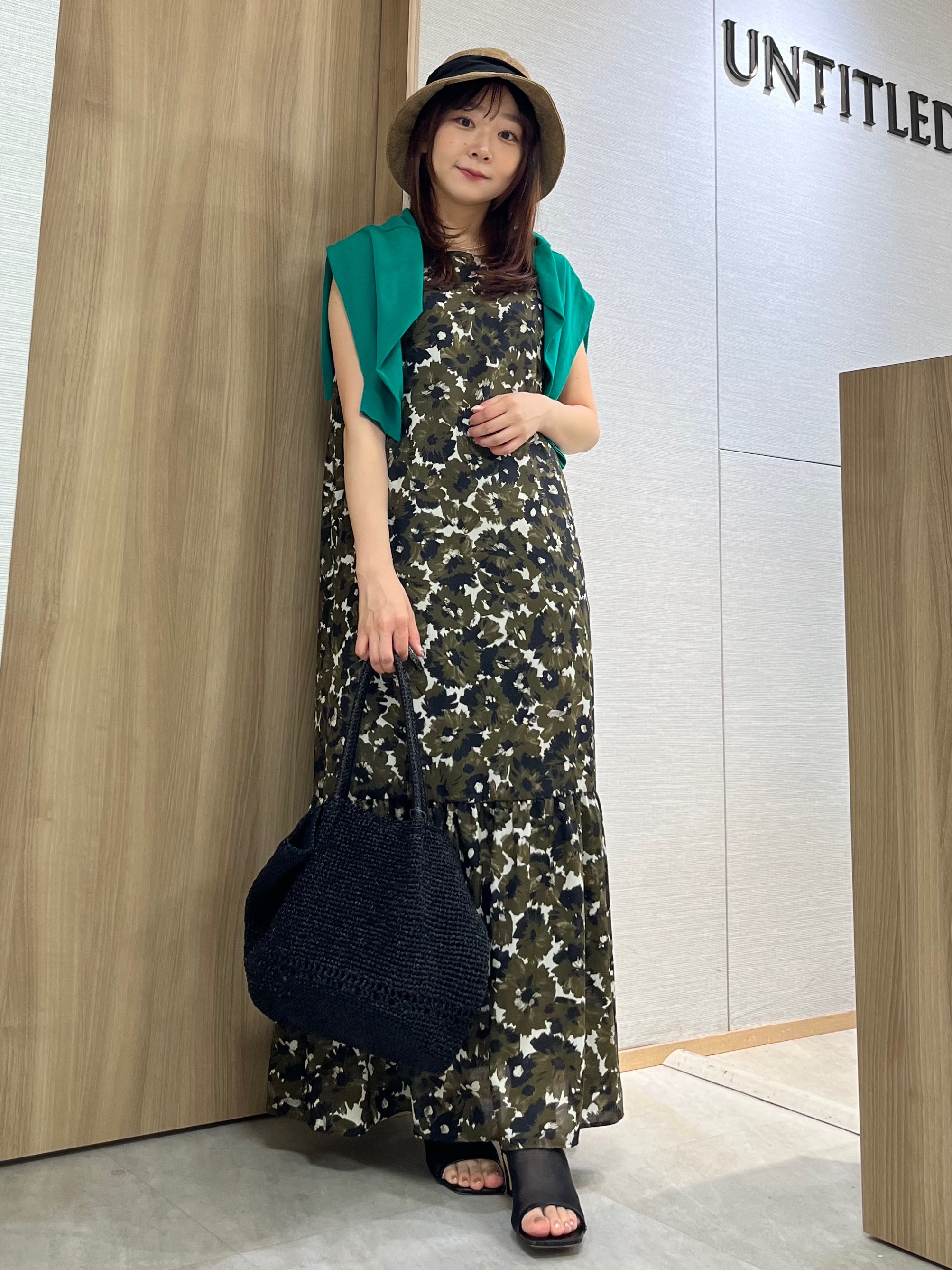 KAHOさんの「UNTITLED｜【花柄/着映え】フラワープリントワンピース」を使ったコーディネート
