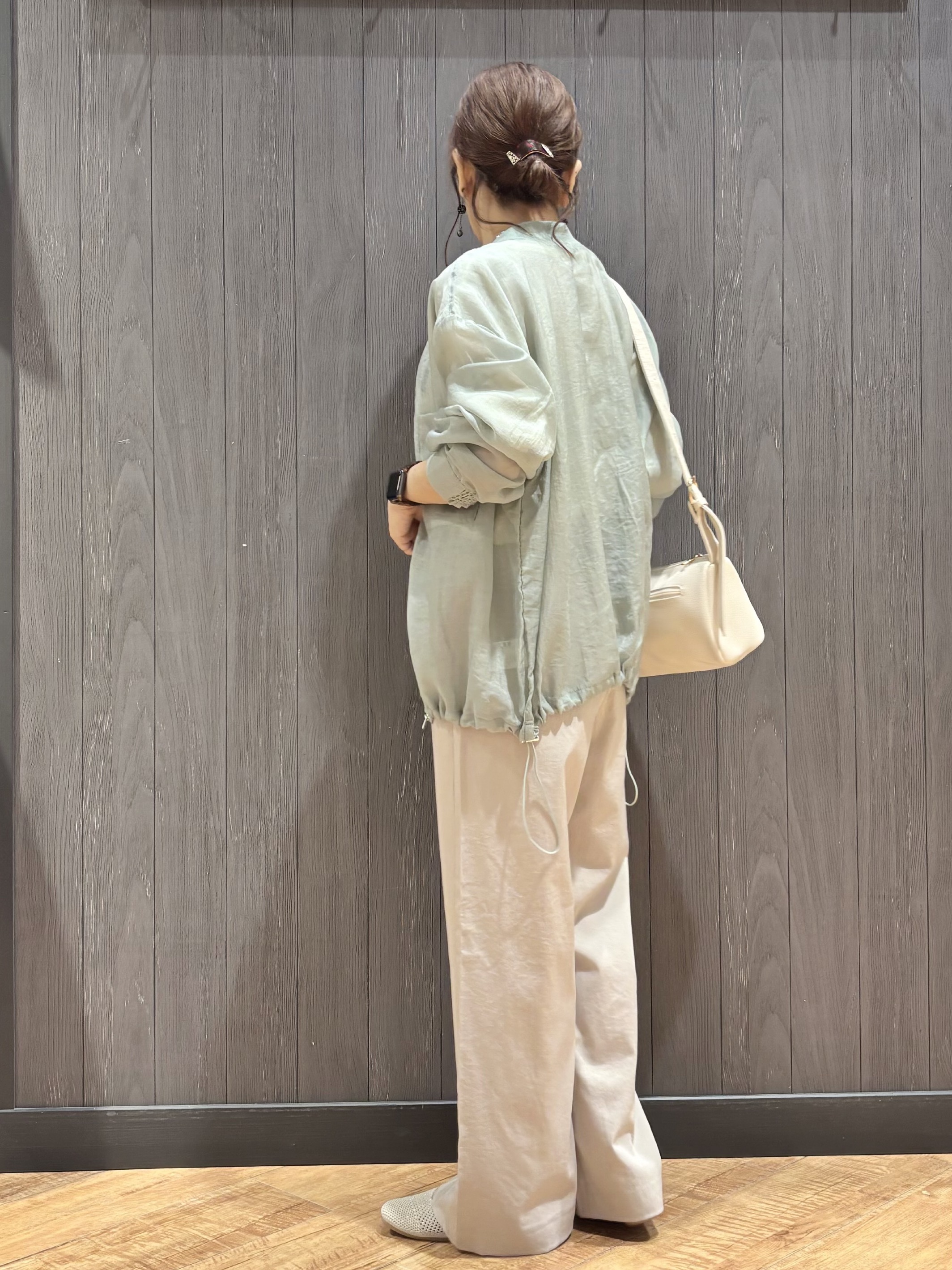 meiさんの「SHOO･LA･RUE｜【S-LL/洗濯機可】夏に使える 程よい透け感のシアーブルゾン」を使ったコーディネート