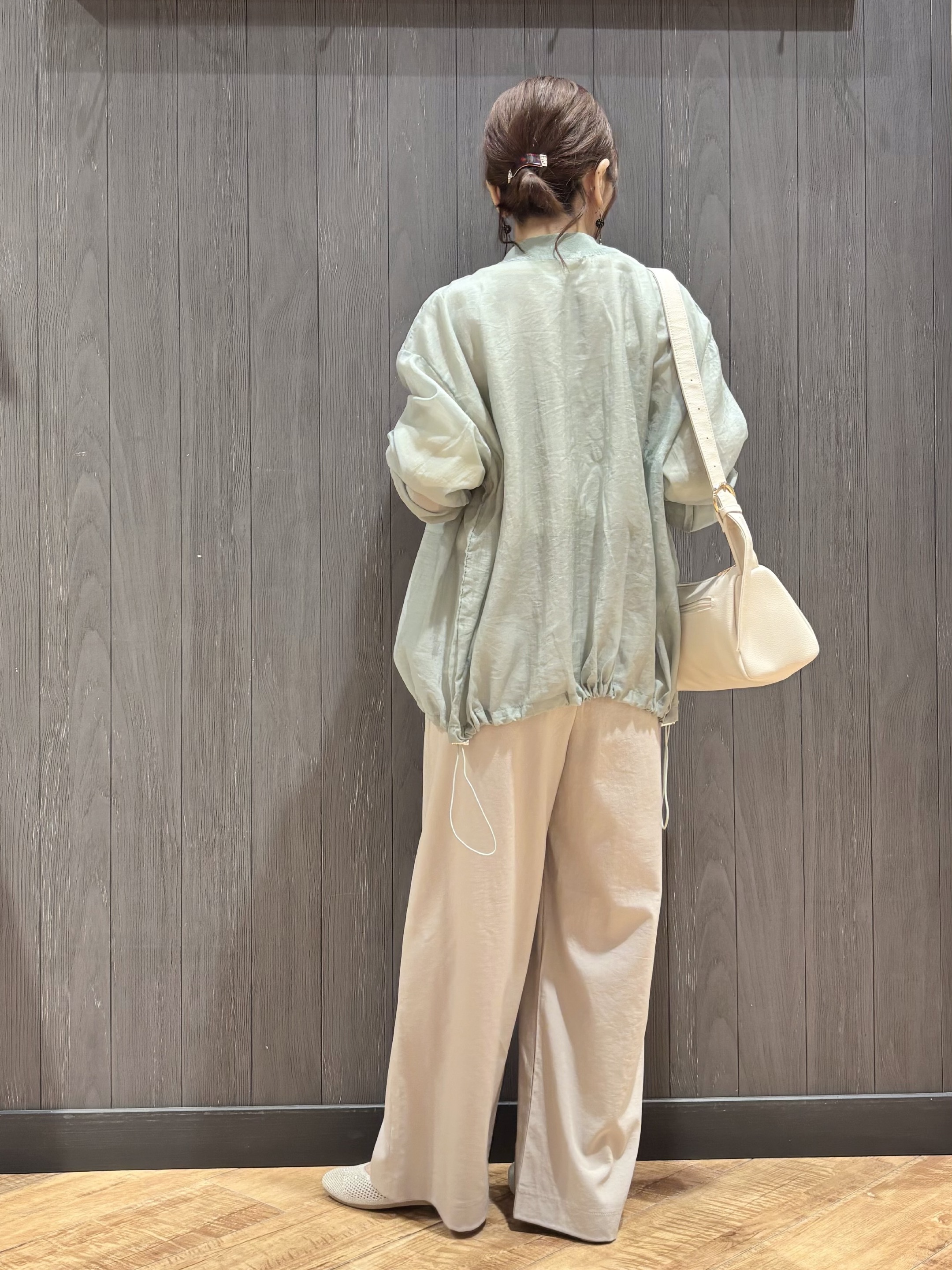 meiさんの「SHOO･LA･RUE｜【S-LL/洗濯機可】夏に使える 程よい透け感のシアーブルゾン」を使ったコーディネート