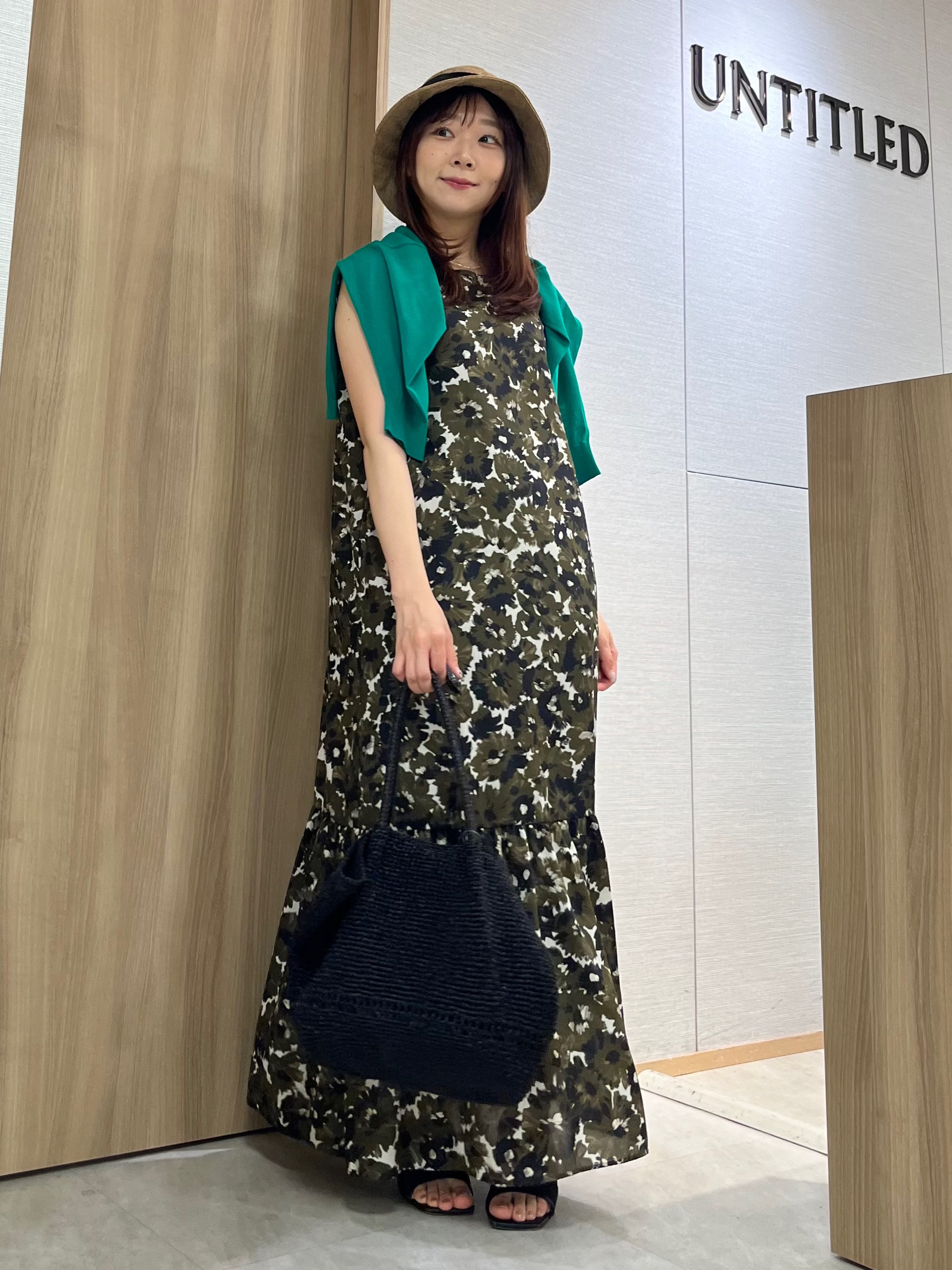 KAHOさんの「UNTITLED｜【花柄/着映え】フラワープリントワンピース」を使ったコーディネート