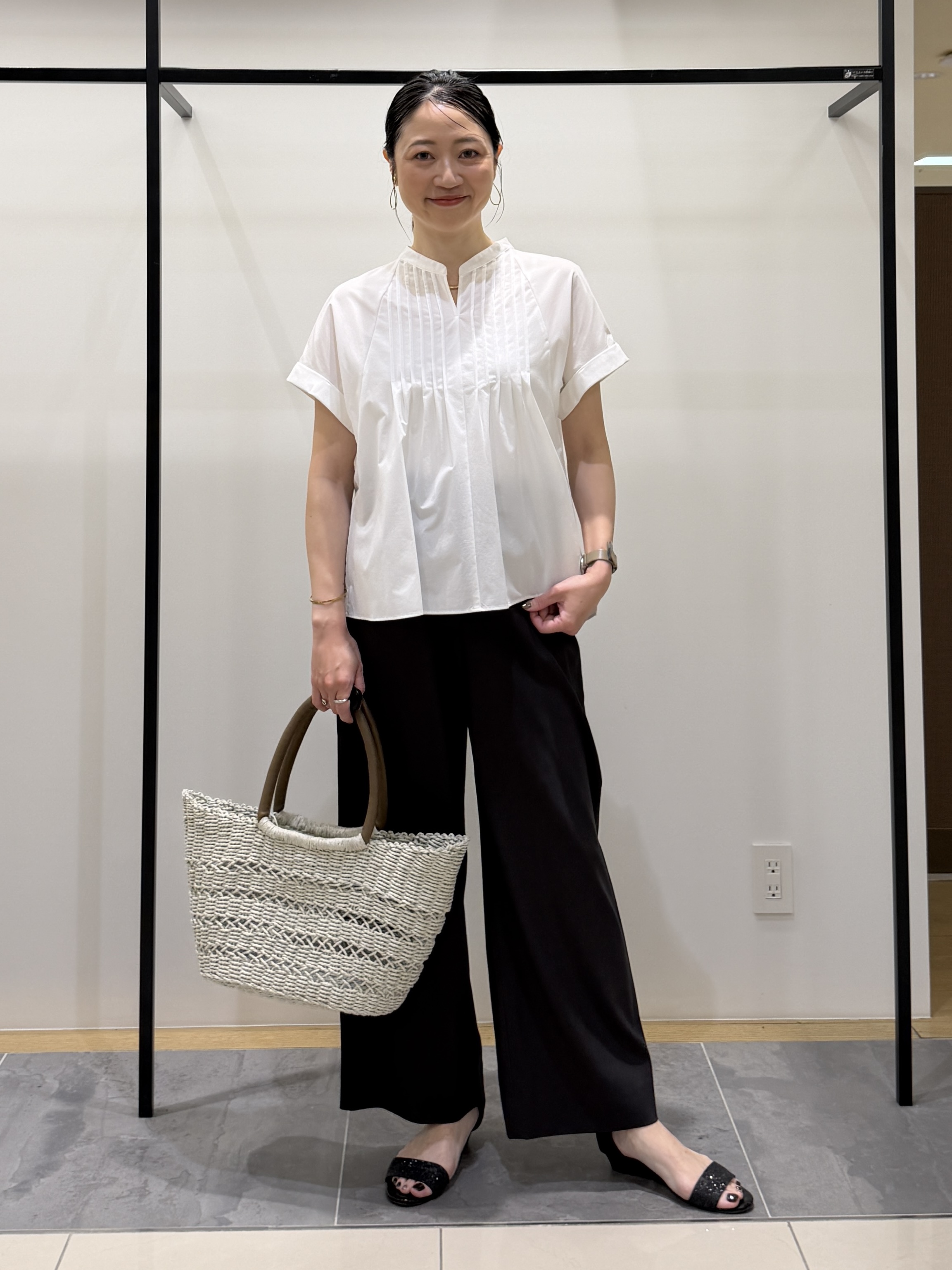 shihoさんの「INDIVI｜【撥水／UVケア／SETUP可能】軽量タックスキッパーブラウス」を使ったコーディネート