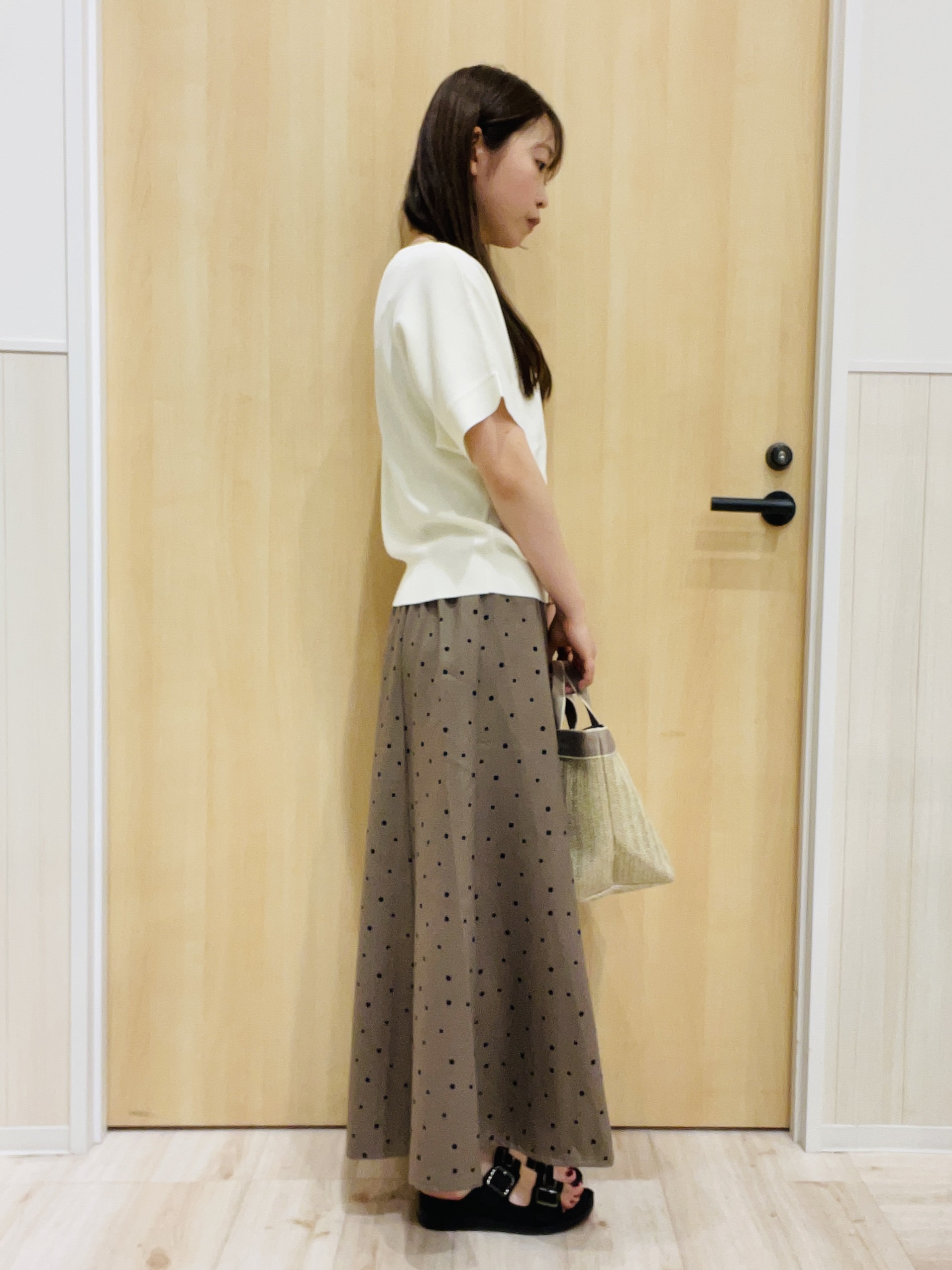 minamiさんの「SHOO･LA･RUE｜【毎日洗える/UV】二の腕隠れる さらっとドルマン半袖ニット」を使ったコーディネート