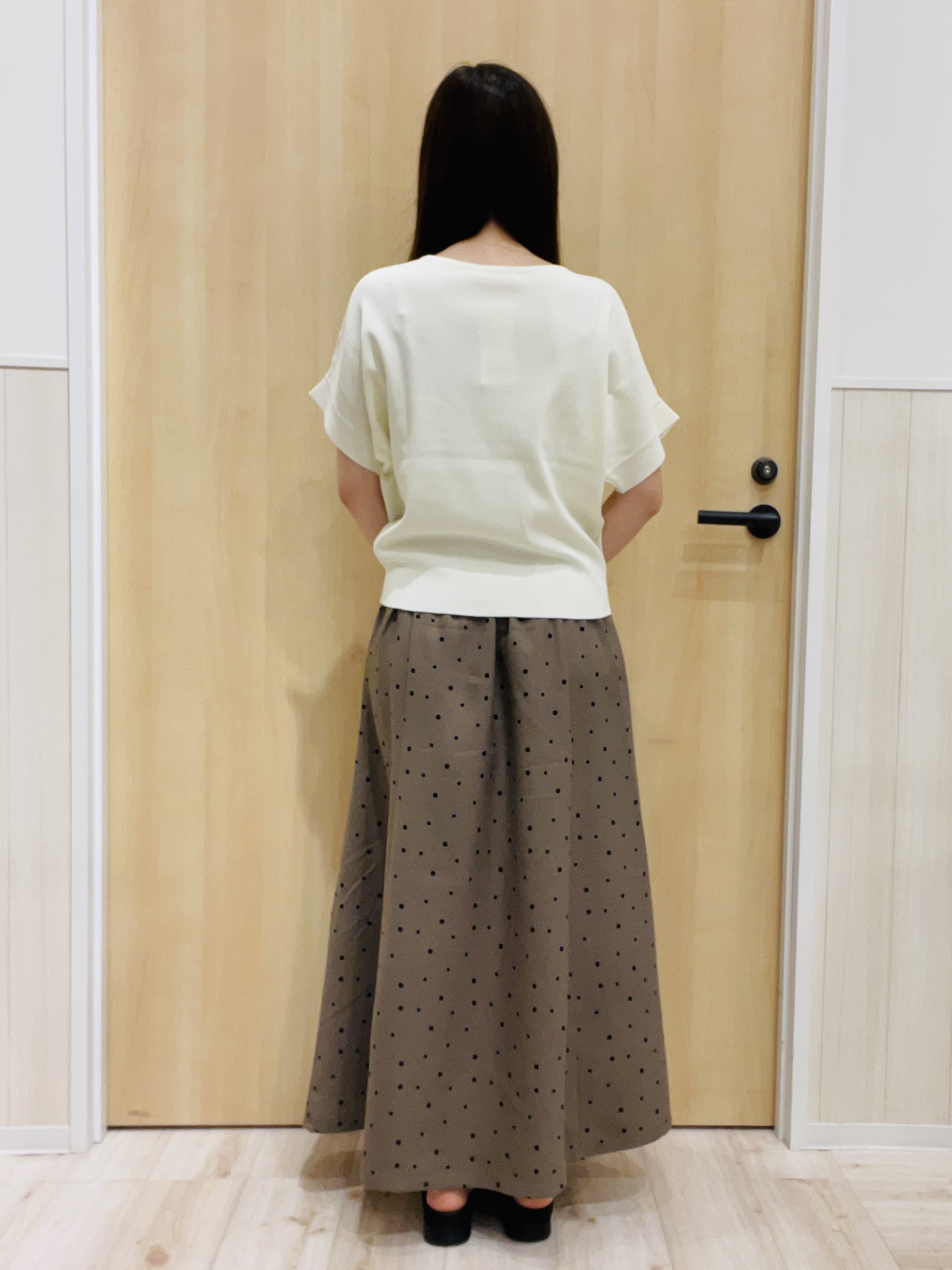 minamiさんの「SHOO･LA･RUE｜【毎日洗える/UV】二の腕隠れる さらっとドルマン半袖ニット」を使ったコーディネート