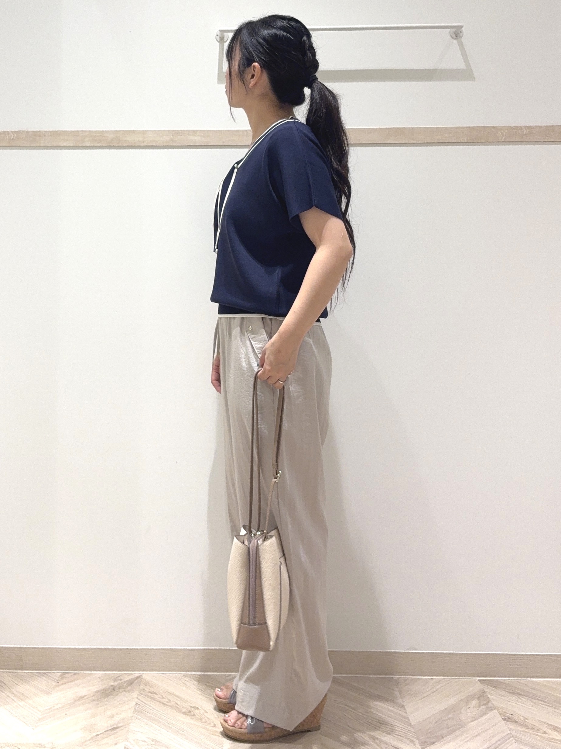 nanaさんの「SHOO･LA･RUE｜【高レビュー/毎日洗える/UV】二の腕も隠せる 配色ボウタイニット」を使ったコーディネート
