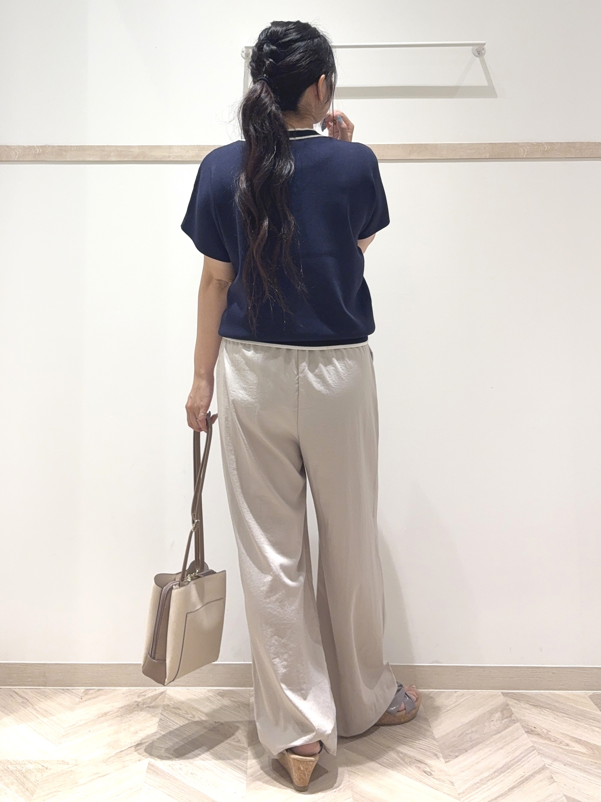 nanaさんの「SHOO･LA･RUE｜【高レビュー/毎日洗える/UV】二の腕も隠せる 配色ボウタイニット」を使ったコーディネート