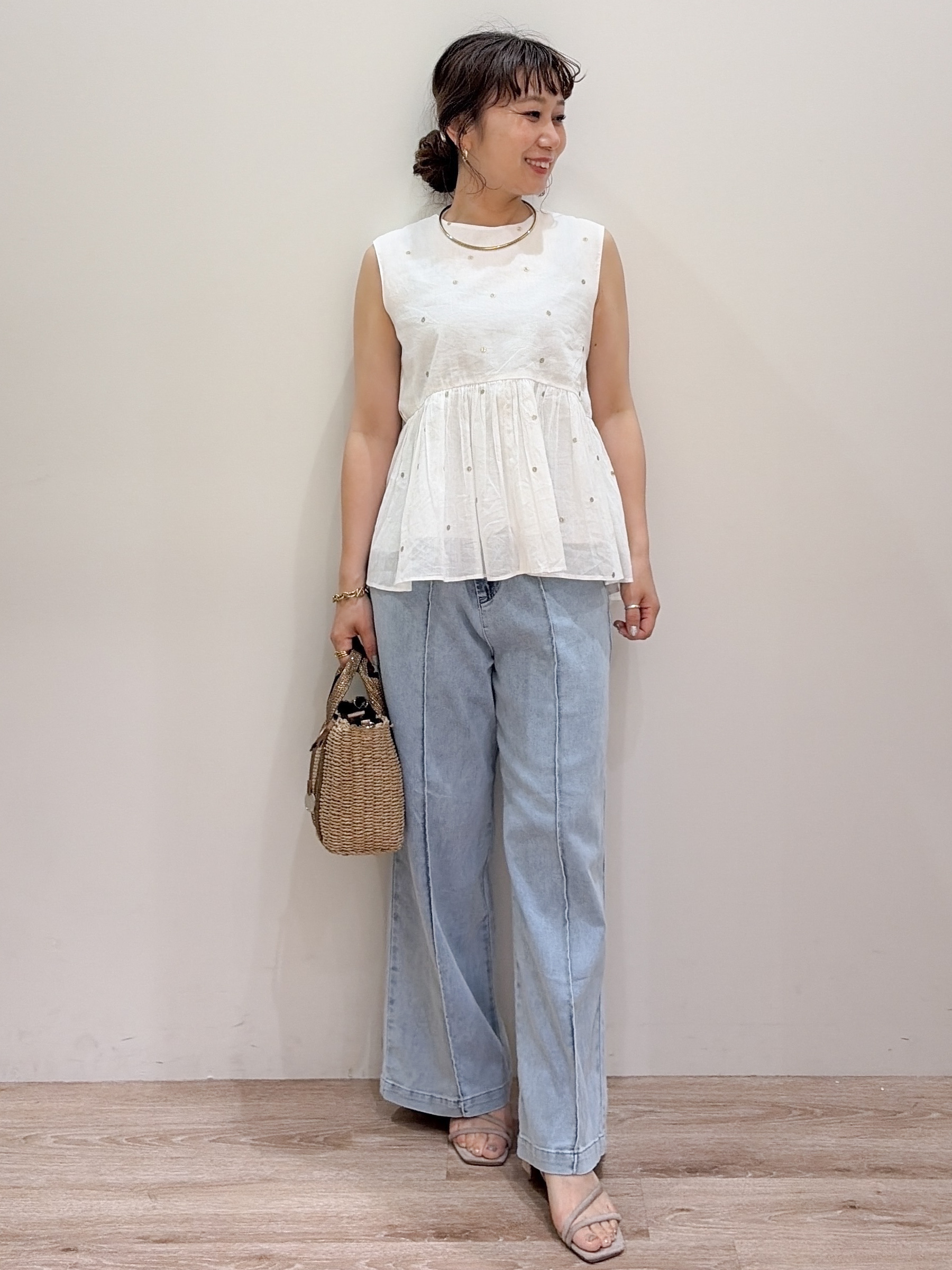 risayanさんの「OPAQUE.CLIP｜ラメドット刺繍ペプラムブラウス【洗える】」を使ったコーディネート
