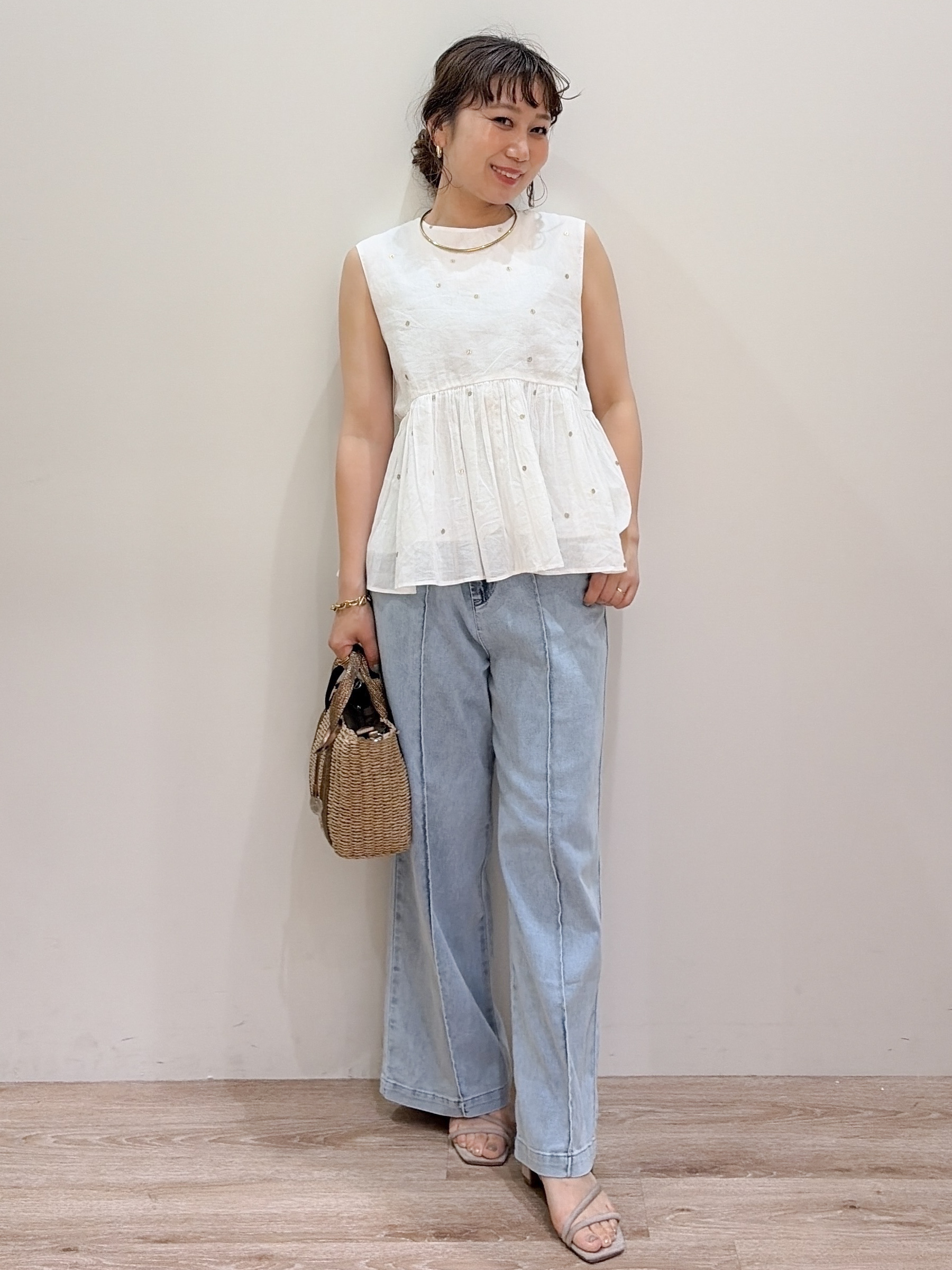 risayanさんの「OPAQUE.CLIP｜ラメドット刺繍ペプラムブラウス【洗える】」を使ったコーディネート