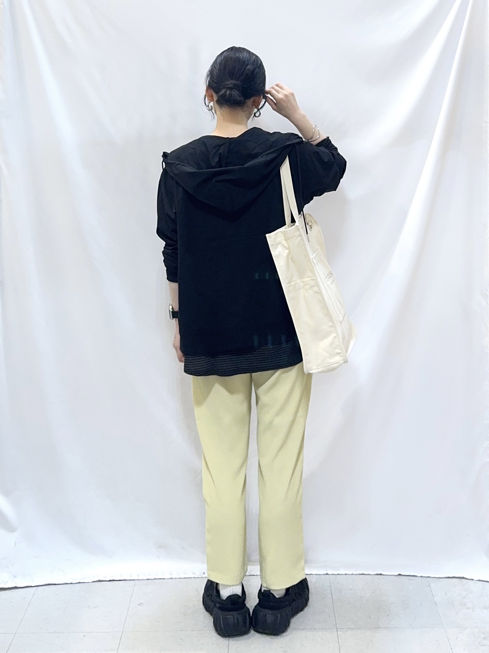 𝐇𝐢𝐫𝐨𝐦𝐢さんの「SHOO･LA･RUE｜【UV/洗濯機可】日焼け対策も快適に 指穴つき ジップパーカー」を使ったコーディネート
