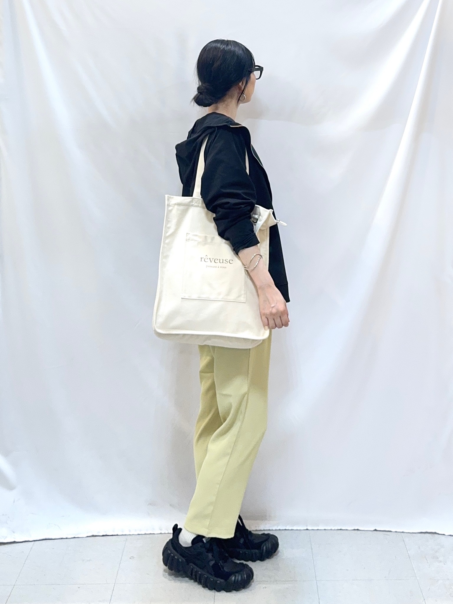 𝐇𝐢𝐫𝐨𝐦𝐢さんの「SHOO･LA･RUE｜【UV/洗濯機可】日焼け対策も快適に 指穴つき ジップパーカー」を使ったコーディネート