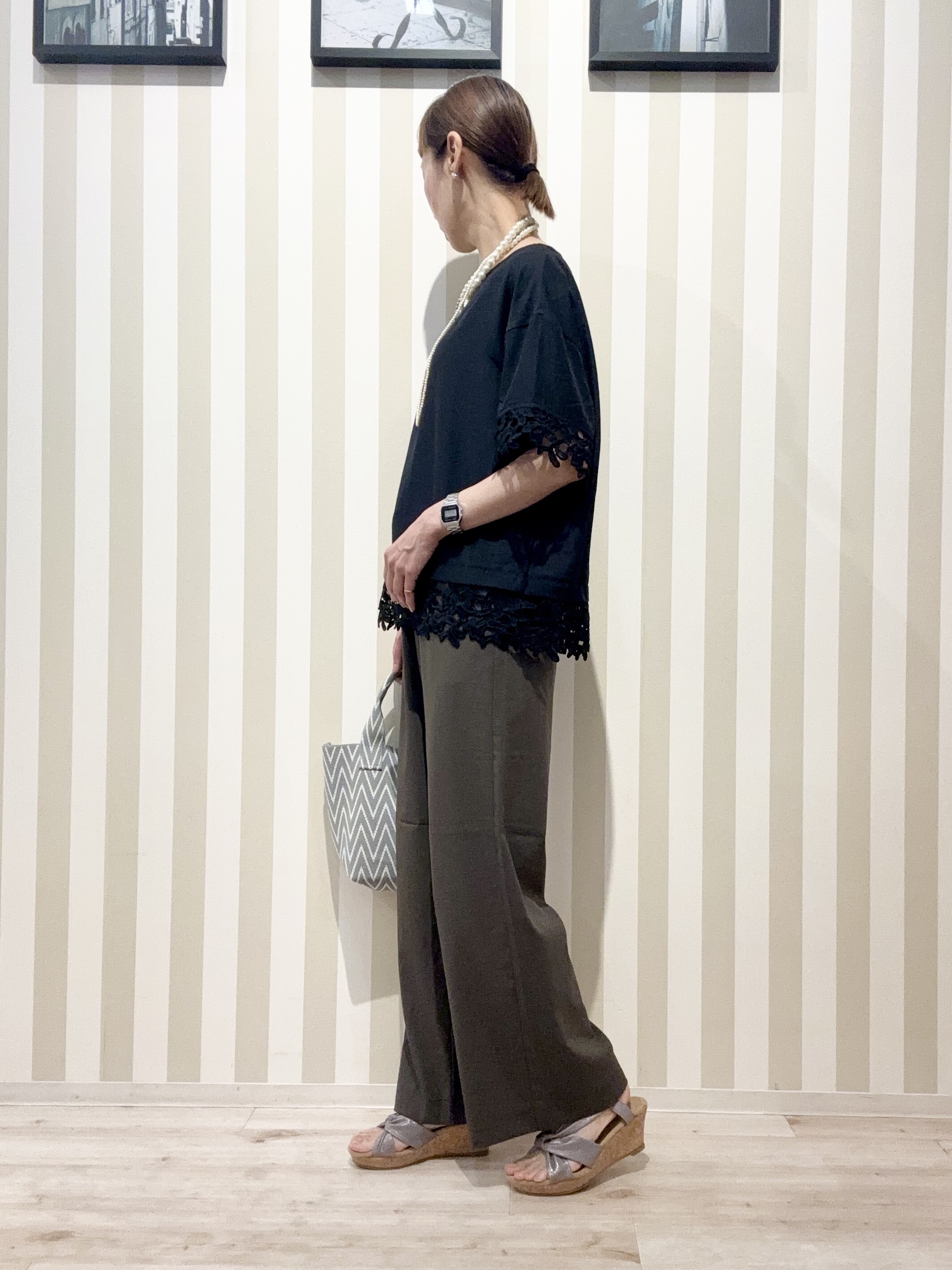 まつこさんの「SHOO･LA･RUE｜【洗濯後しわになりにくい/S-LL】コーデの主役になる レース付きブラウス」を使ったコーディネート