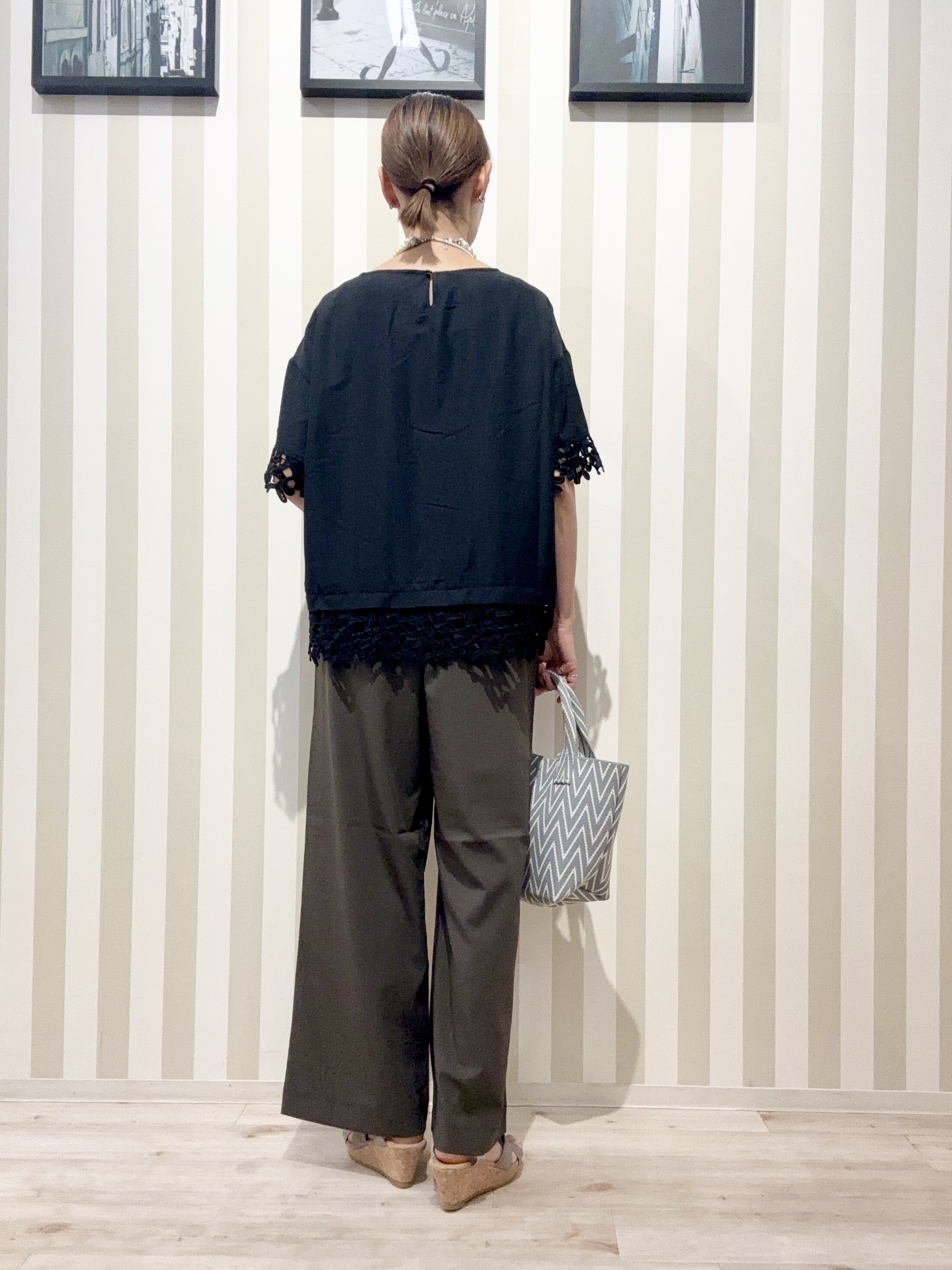 まつこさんの「SHOO･LA･RUE｜【洗濯後しわになりにくい/S-LL】コーデの主役になる レース付きブラウス」を使ったコーディネート