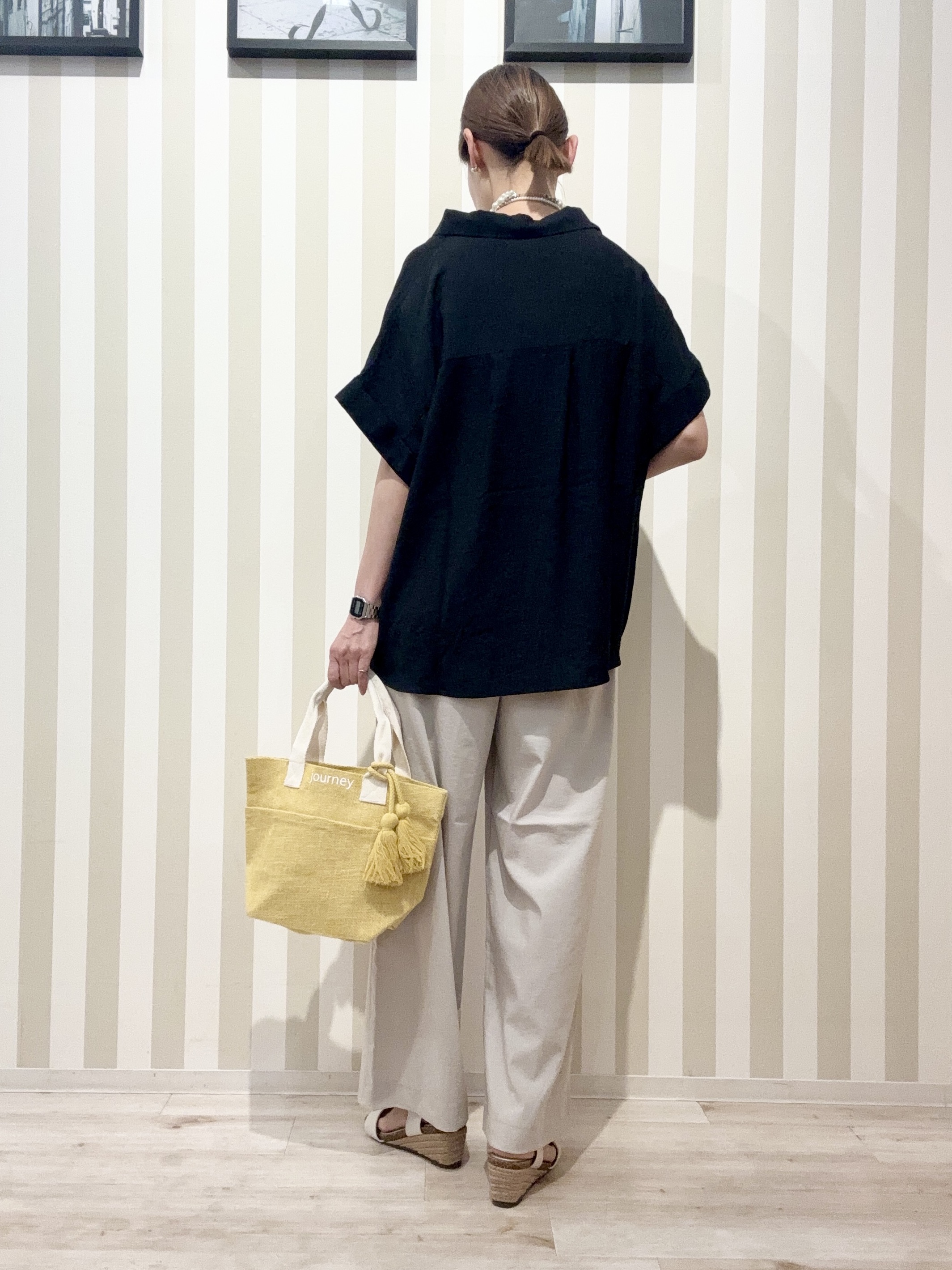 まつこさんの「SHOO･LA･RUE｜【S-LL/洗濯機可】インせず着られる 裾タック スキッパーシャツ」を使ったコーディネート