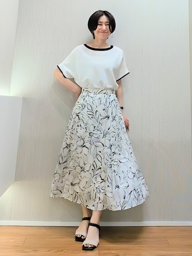ミズタさんの「UNTITLED｜【11色展開/体型カバー】前後2WAYフレンチスリーブニット」を使ったコーディネート