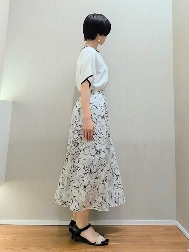 ミズタさんの「UNTITLED｜【11色展開/体型カバー】前後2WAYフレンチスリーブニット」を使ったコーディネート
