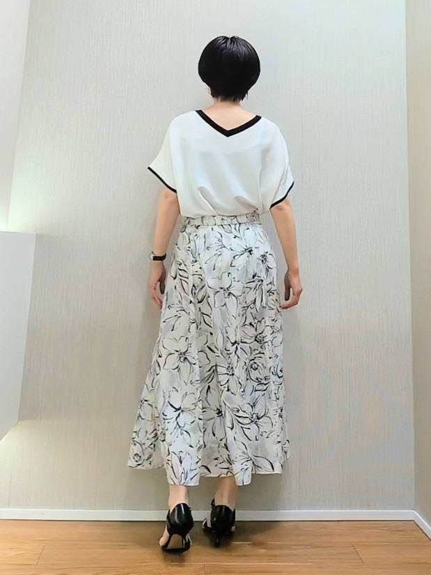 ミズタさんの「UNTITLED｜【11色展開/体型カバー】前後2WAYフレンチスリーブニット」を使ったコーディネート