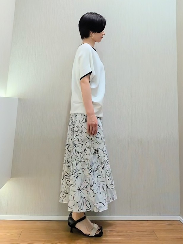 ミズタさんの「UNTITLED｜【11色展開/体型カバー】前後2WAYフレンチスリーブニット」を使ったコーディネート