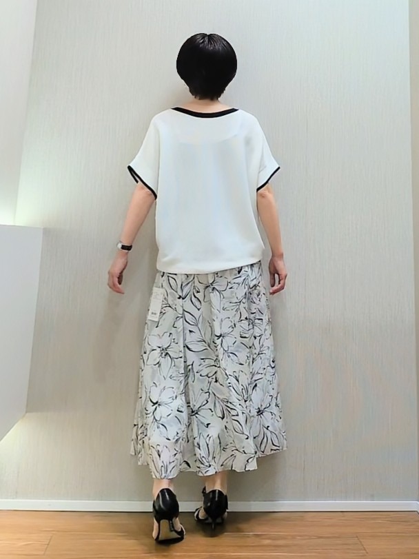 ミズタさんの「UNTITLED｜【11色展開/体型カバー】前後2WAYフレンチスリーブニット」を使ったコーディネート