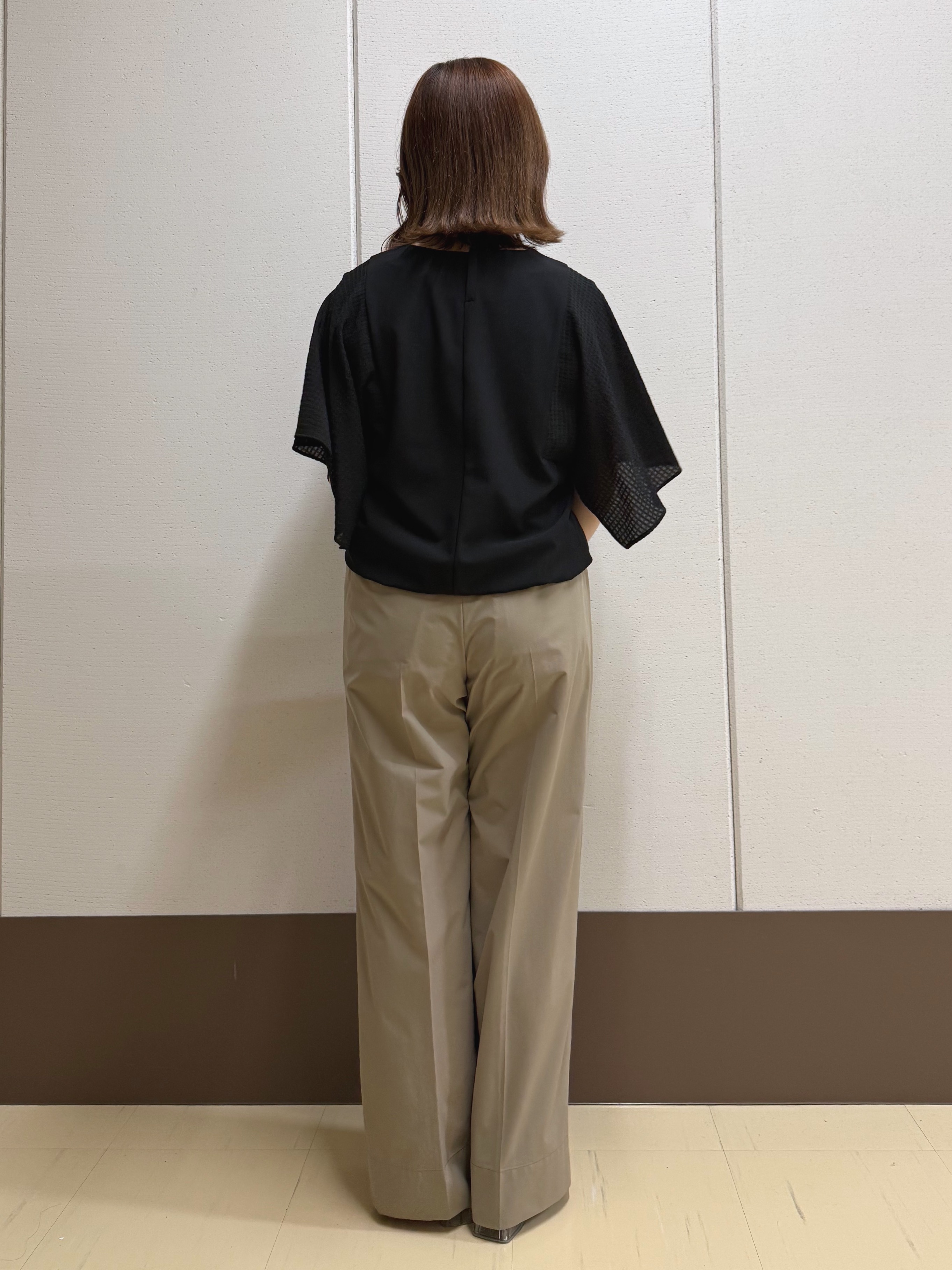 Rikoさんの「INDIVI｜【撥水／UVケア／SETUP可能】軽量ベルト付ワイドストレートパンツ」を使ったコーディネート