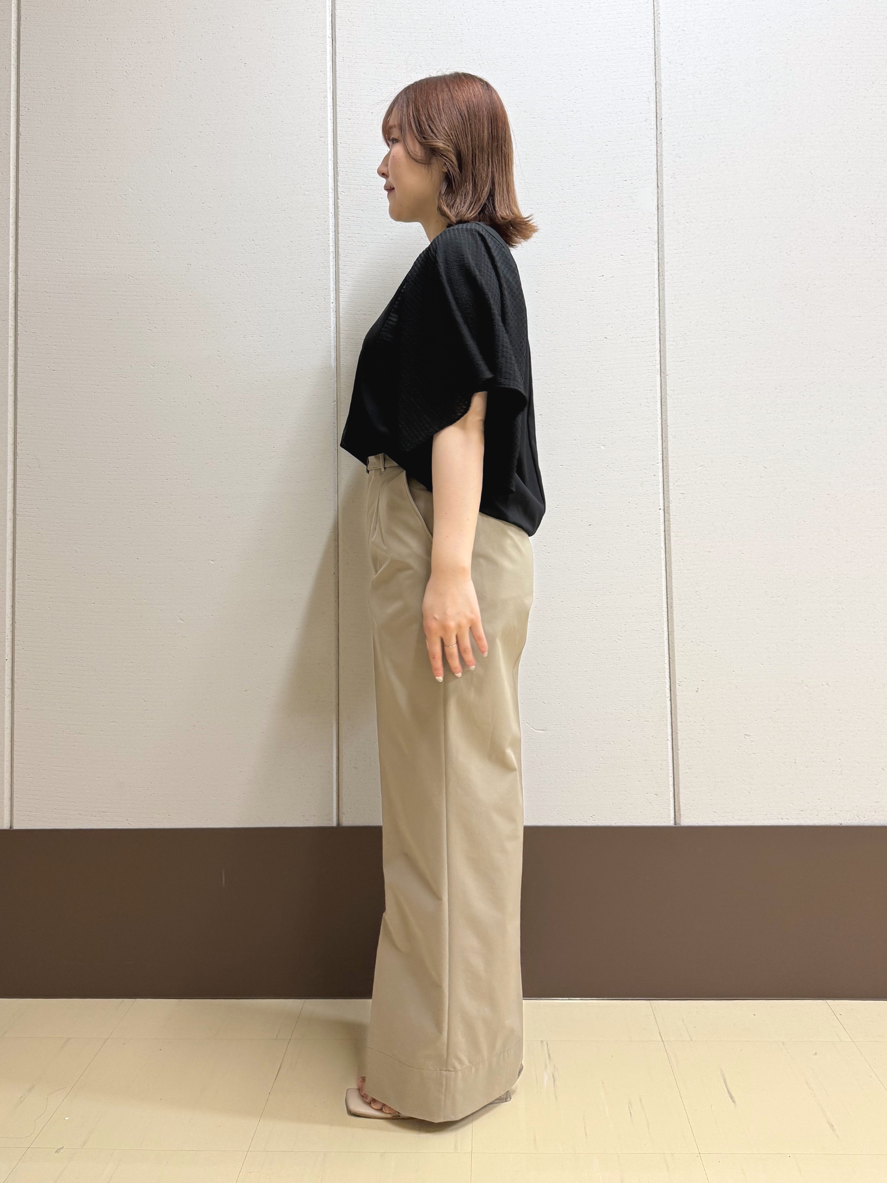 Rikoさんの「INDIVI｜【撥水／UVケア／SETUP可能】軽量ベルト付ワイドストレートパンツ」を使ったコーディネート