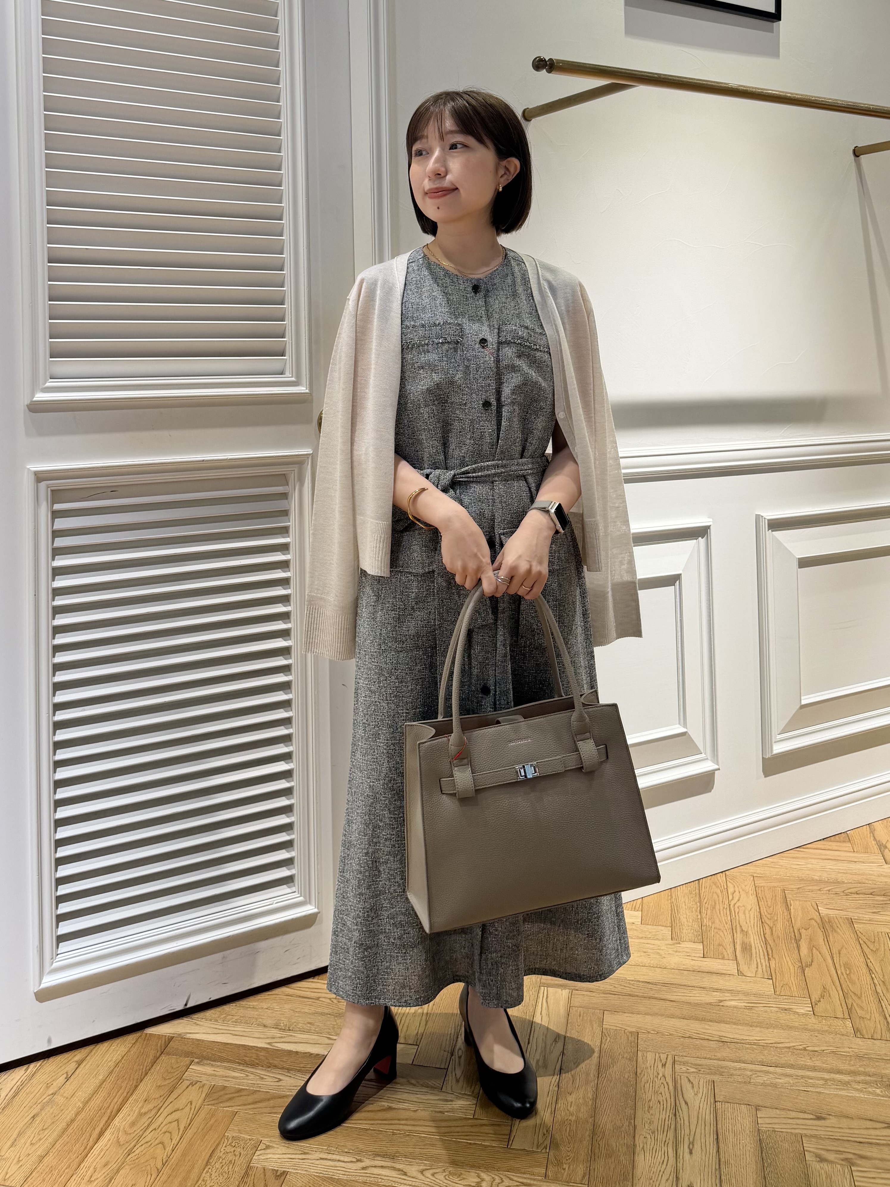 つじ まこさんの「DRESSTERIOR｜【日除け/冷房対策】ウォッシャブルシアーカーディガン」を使ったコーディネート