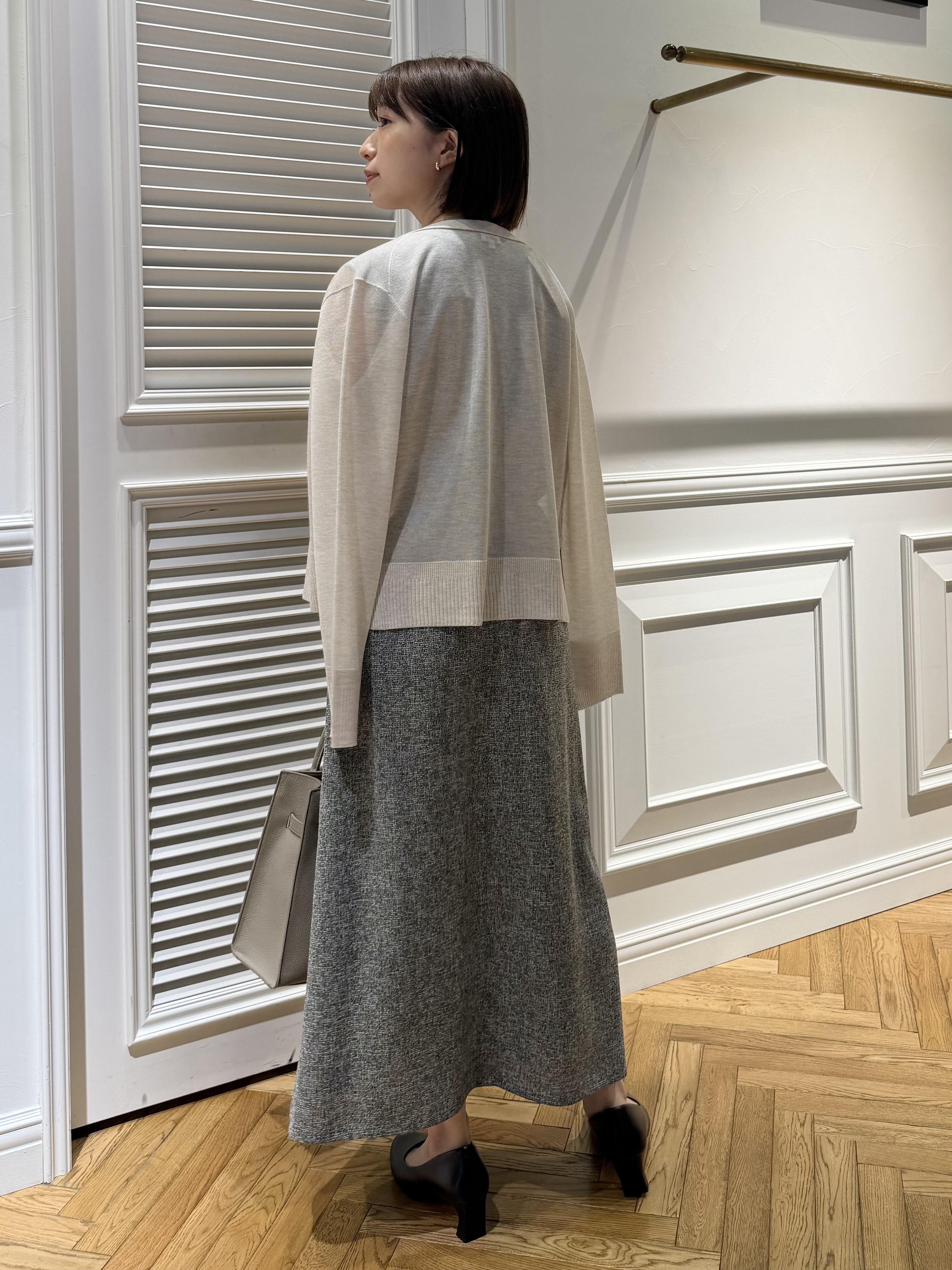 つじ まこさんの「DRESSTERIOR｜【日除け/冷房対策】ウォッシャブルシアーカーディガン」を使ったコーディネート