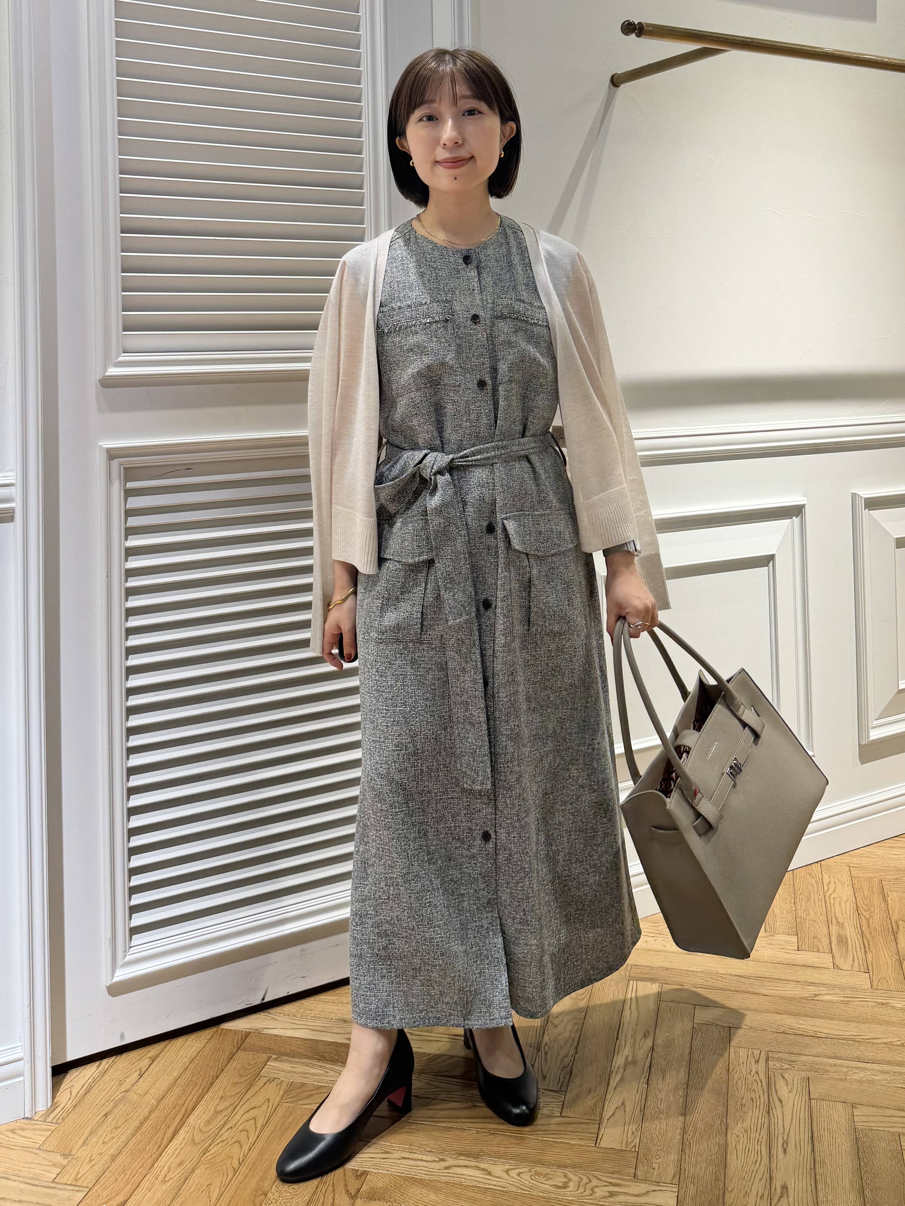 つじ まこさんの「DRESSTERIOR｜【日除け/冷房対策】ウォッシャブルシアーカーディガン」を使ったコーディネート