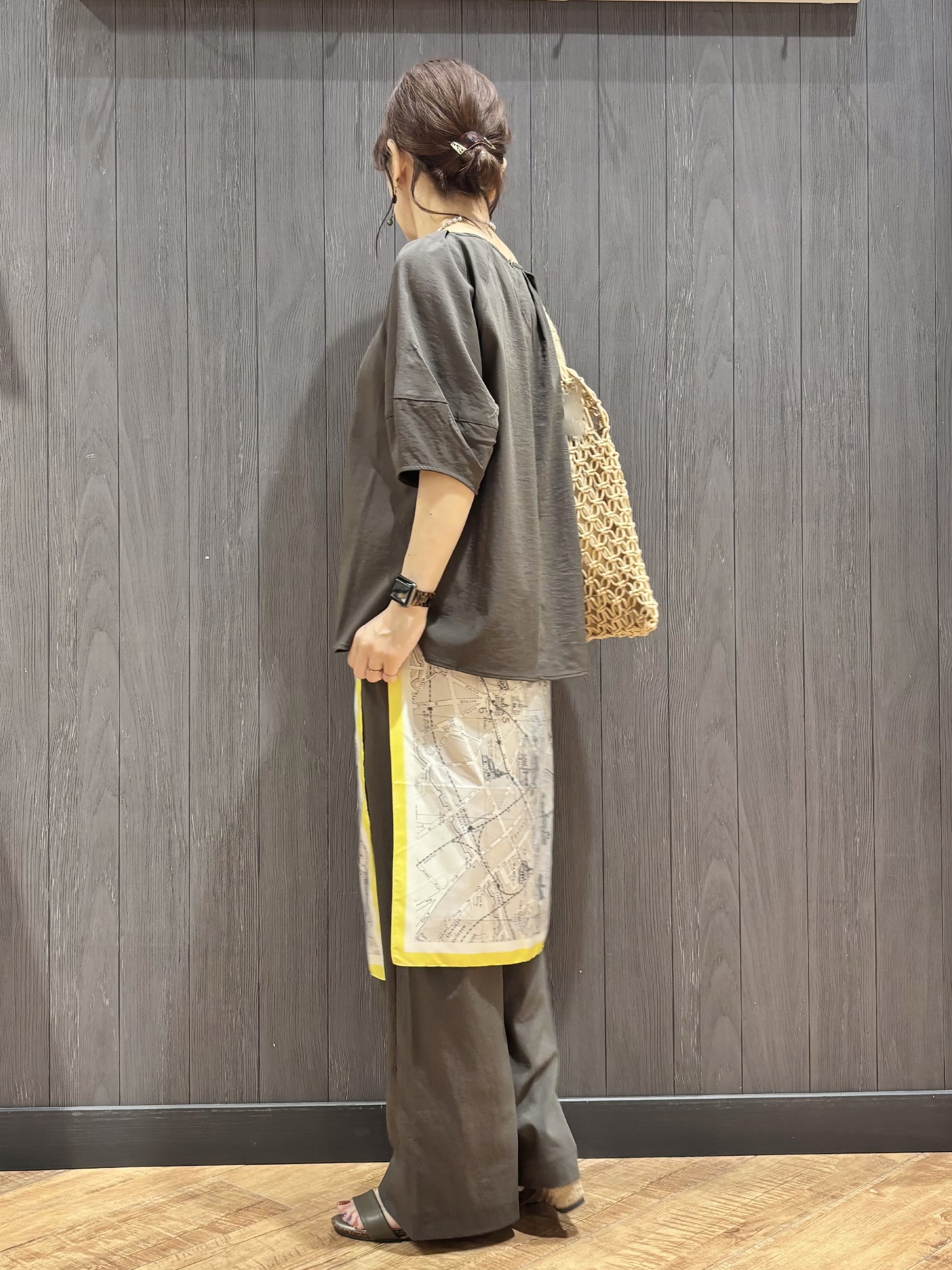 meiさんの「SHOO･LA･RUE｜【S-LL/洗濯機可/セットアップ可】軽凛(かろりん) タックブラウス」を使ったコーディネート