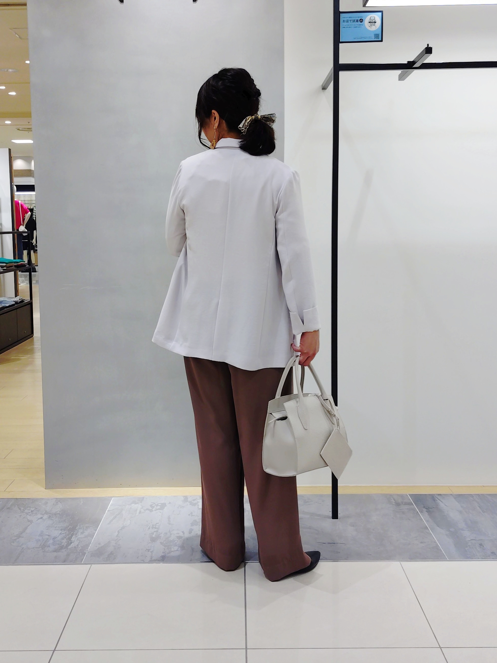 TOMOMIさんの「INDIVI｜【接触冷感／透湿／着る日傘】イージーワイドパンツ」を使ったコーディネート