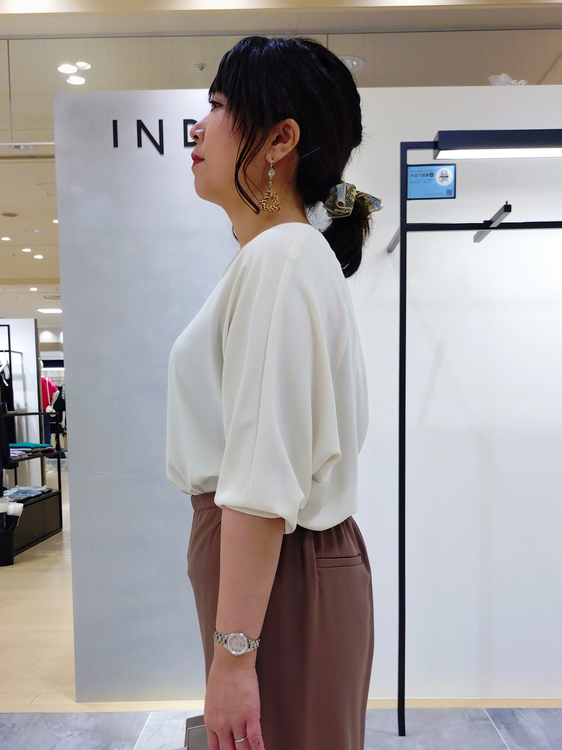 TOMOMIさんの「INDIVI｜【接触冷感／透湿／着る日傘】イージーワイドパンツ」を使ったコーディネート