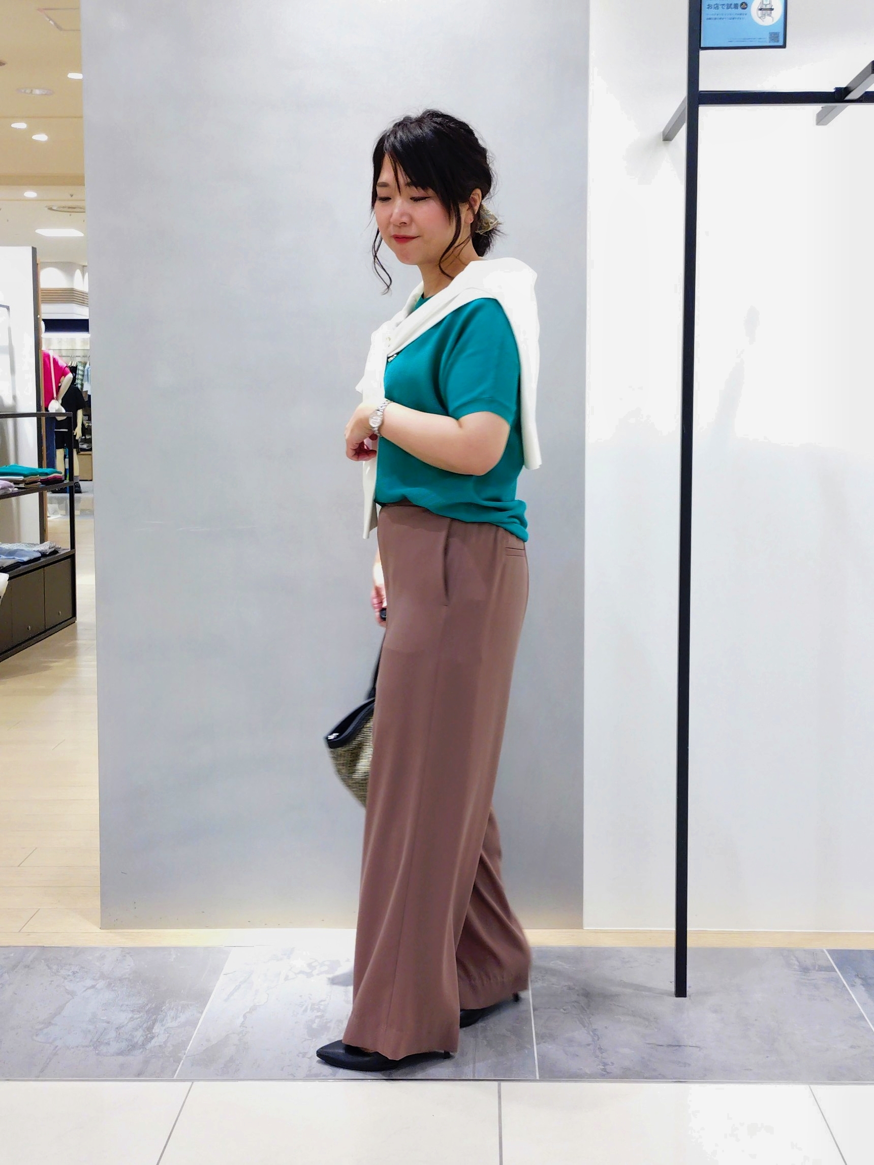 TOMOMIさんの「INDIVI｜【接触冷感／透湿／着る日傘】イージーワイドパンツ」を使ったコーディネート