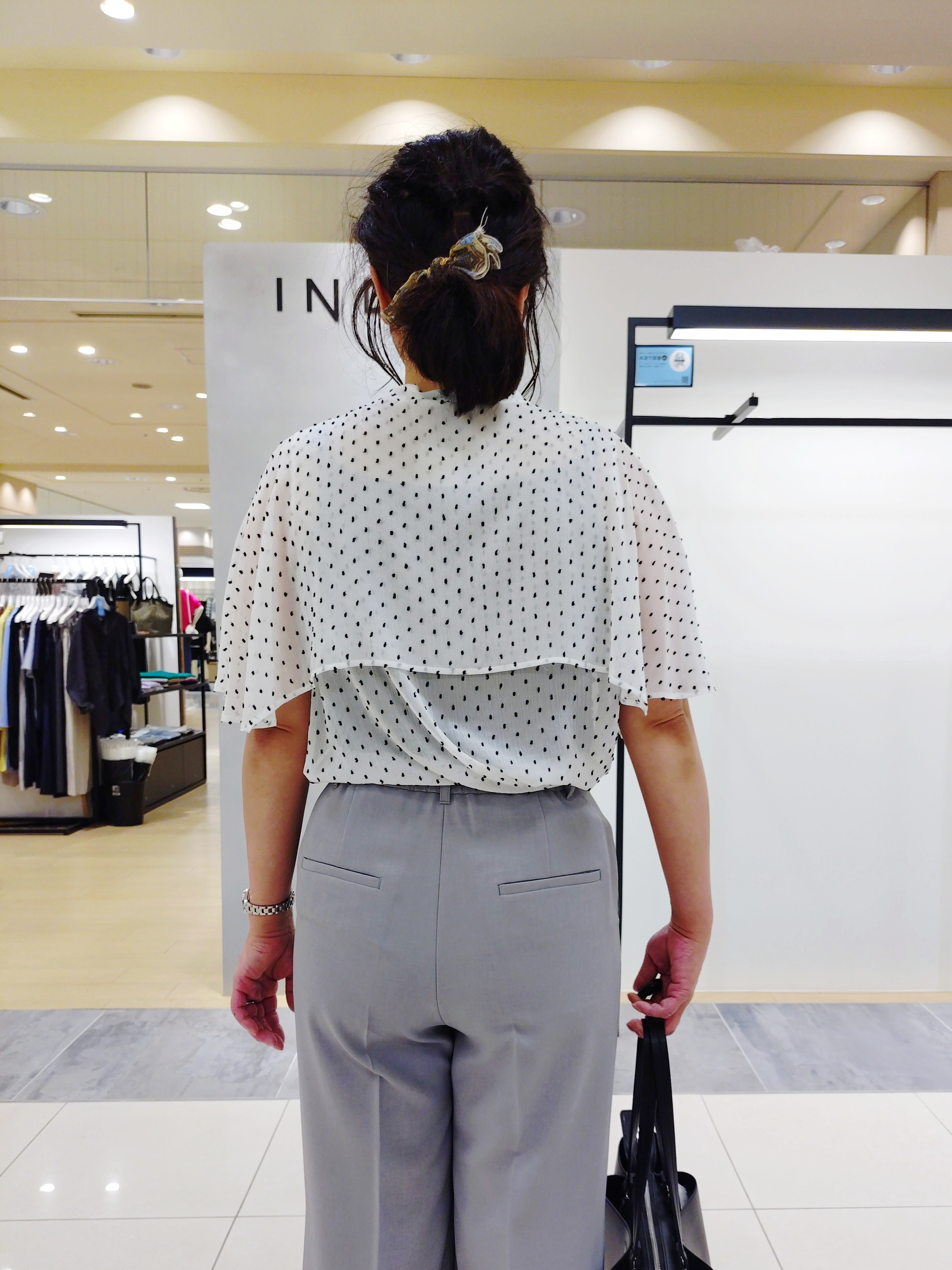 TOMOMIさんの「INDIVI｜【定番スーツ／UVケア／洗える】ウール調テーラードジャケット」を使ったコーディネート