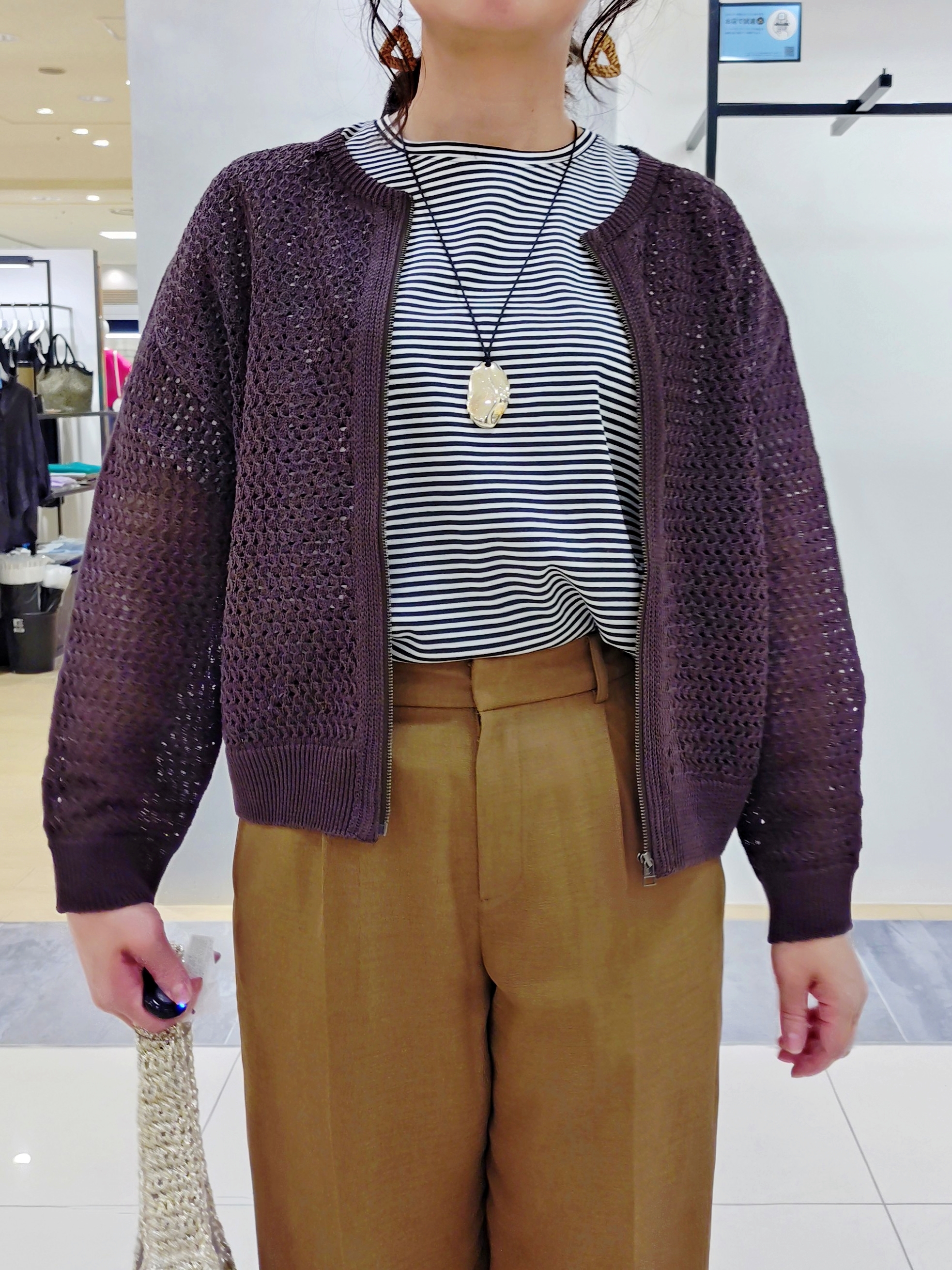 TOMOMIさんの「INDIVI｜【洗える／メッシュ素材／SETUP可能】ワイドパンツ」を使ったコーディネート