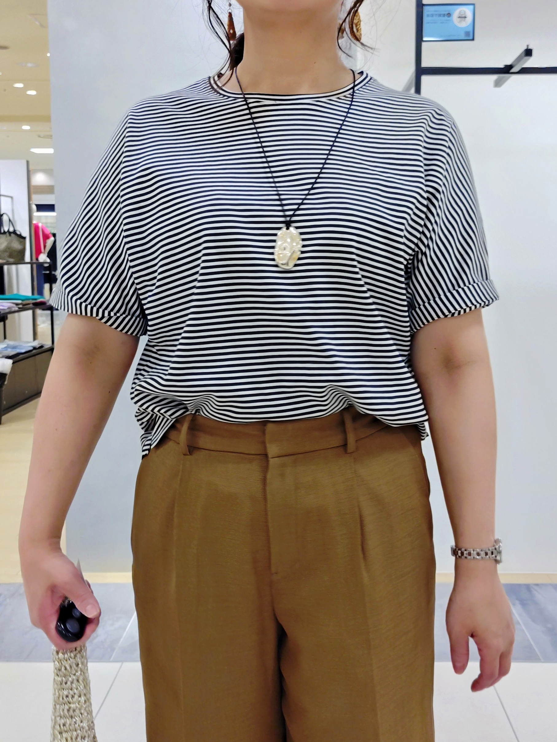 TOMOMIさんの「INDIVI｜【洗える／メッシュ素材／SETUP可能】ワイドパンツ」を使ったコーディネート