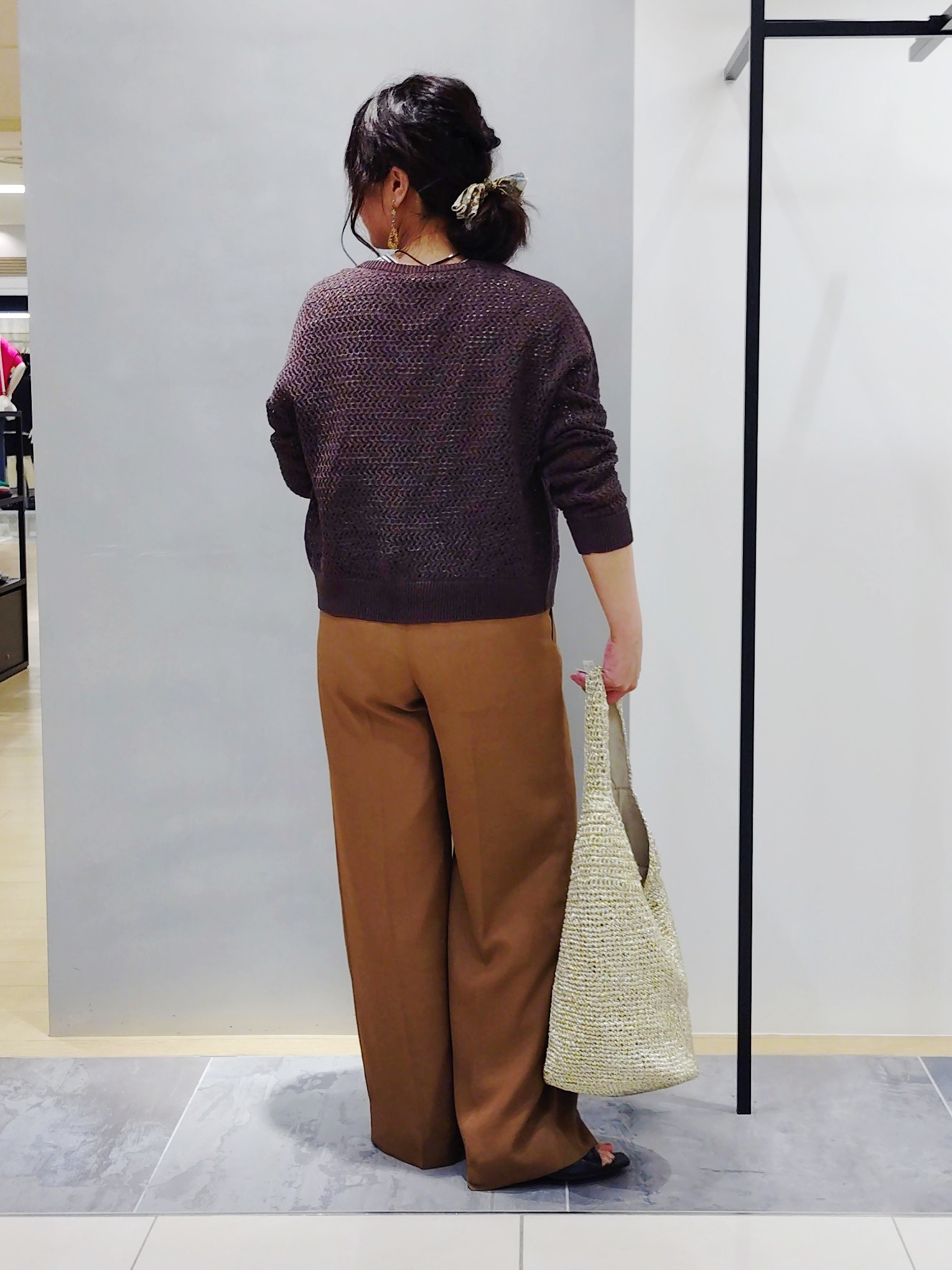 TOMOMIさんの「INDIVI｜【洗える／メッシュ素材／SETUP可能】ワイドパンツ」を使ったコーディネート