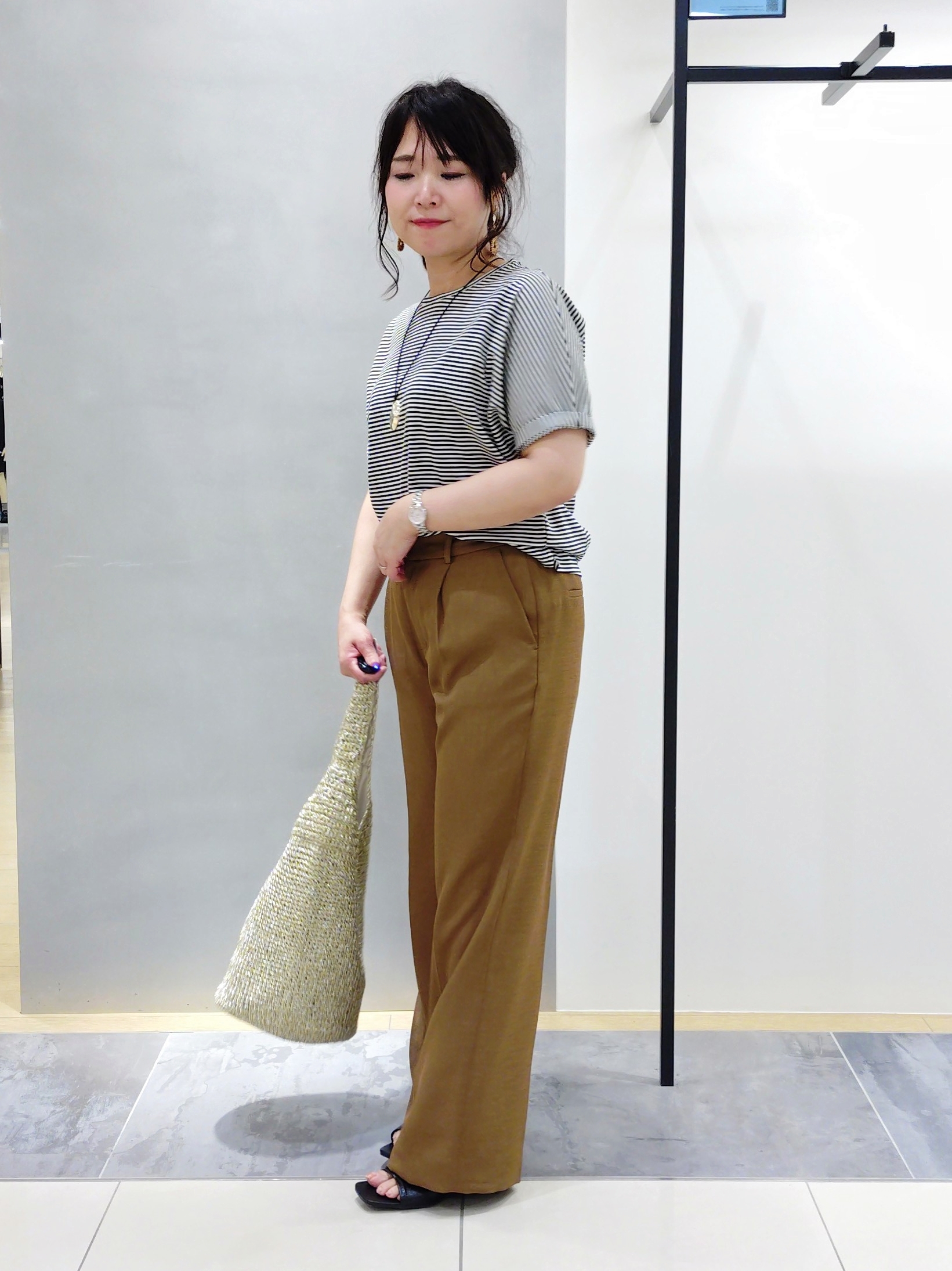 TOMOMIさんの「INDIVI｜【洗える／メッシュ素材／SETUP可能】ワイドパンツ」を使ったコーディネート