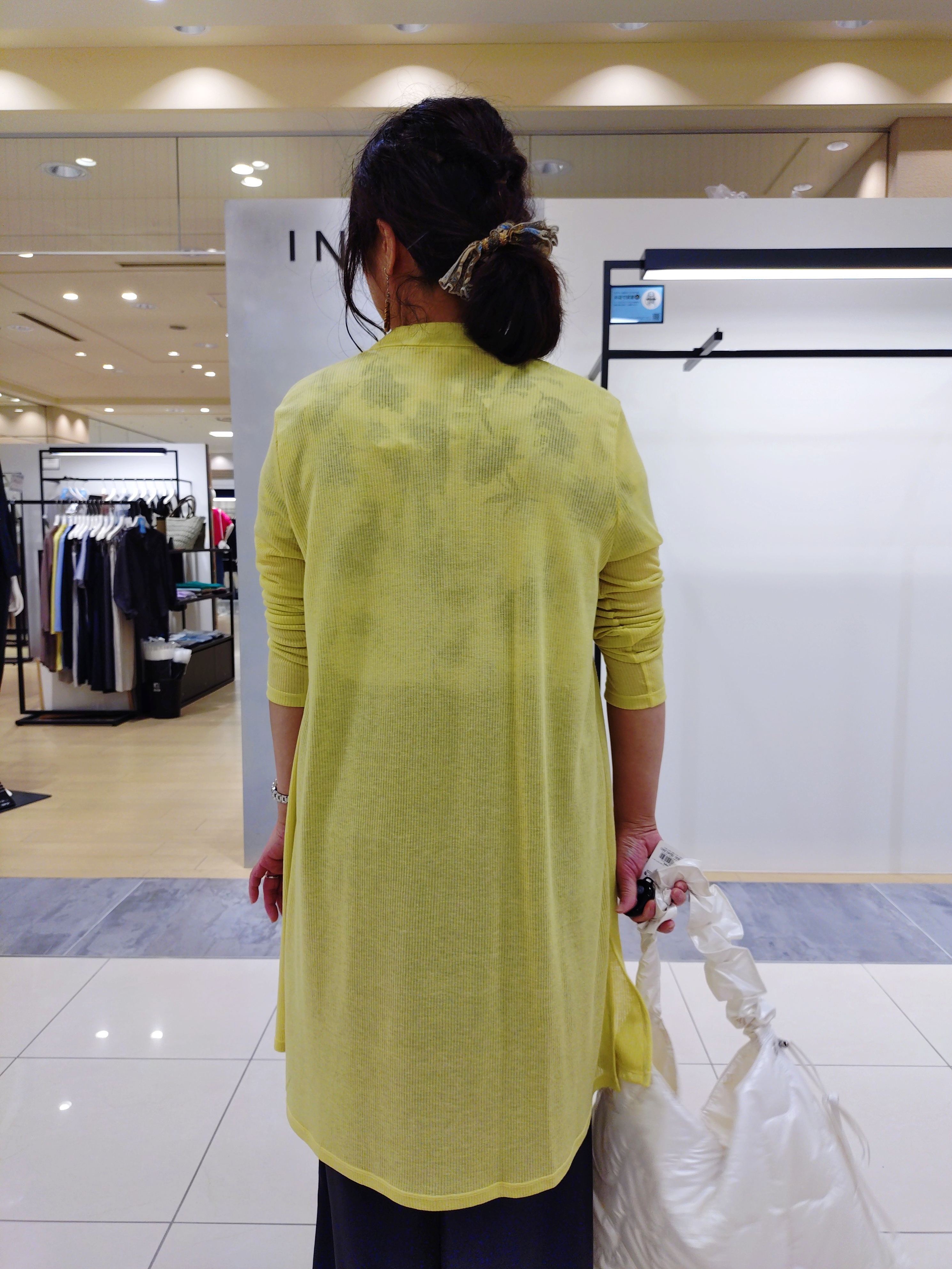 TOMOMIさんの「INDIVI｜【接触冷感／透湿／着る日傘】イージーワイドパンツ」を使ったコーディネート