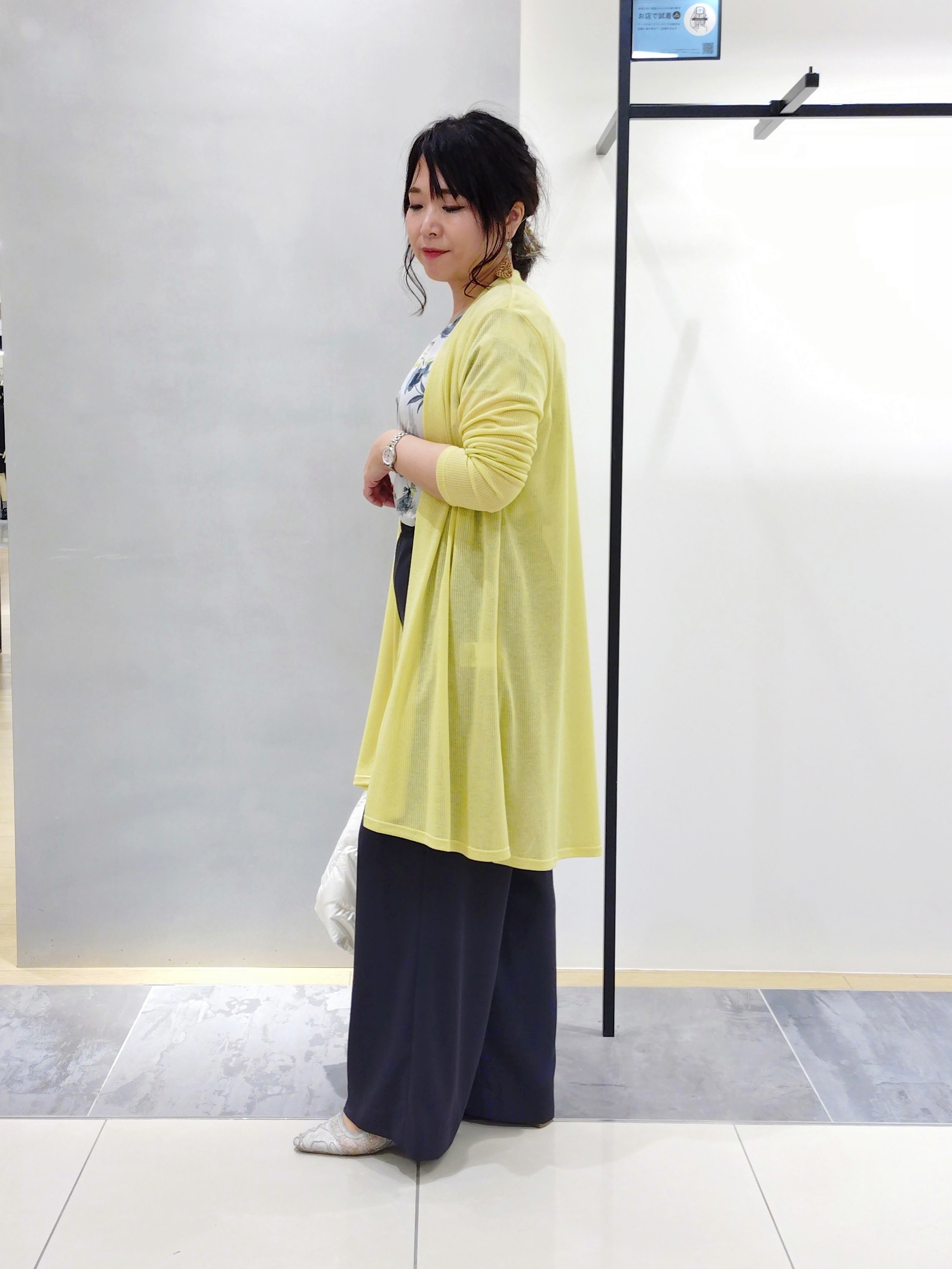 TOMOMIさんの「INDIVI｜【接触冷感／透湿／着る日傘】イージーワイドパンツ」を使ったコーディネート