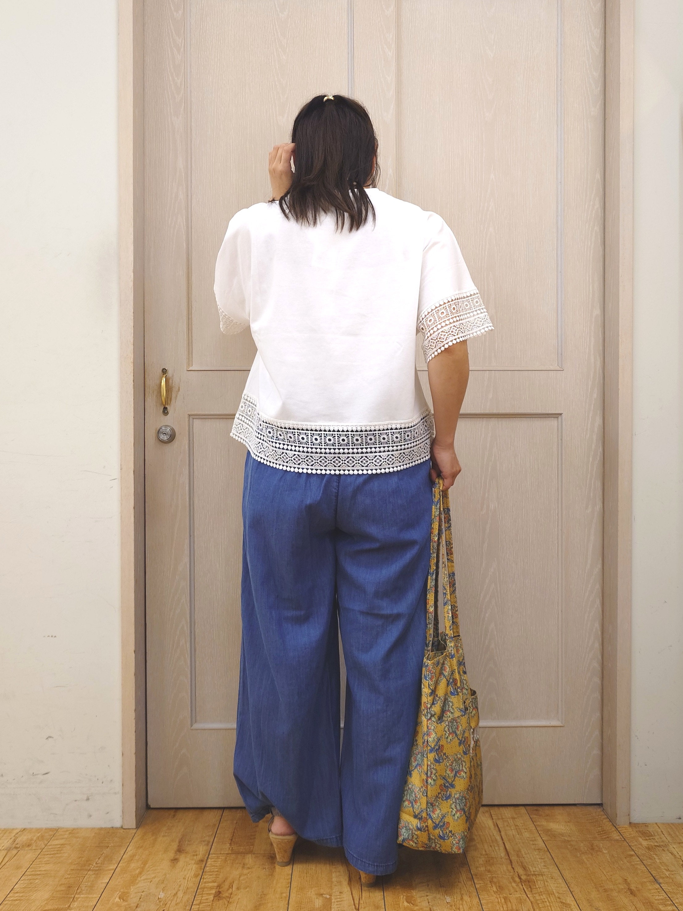 とろろさんの「SHOO･LA･RUE｜【洗濯機可/体型カバー/S-LL】レース使いがポイント デザインTシャツ」を使ったコーディネート