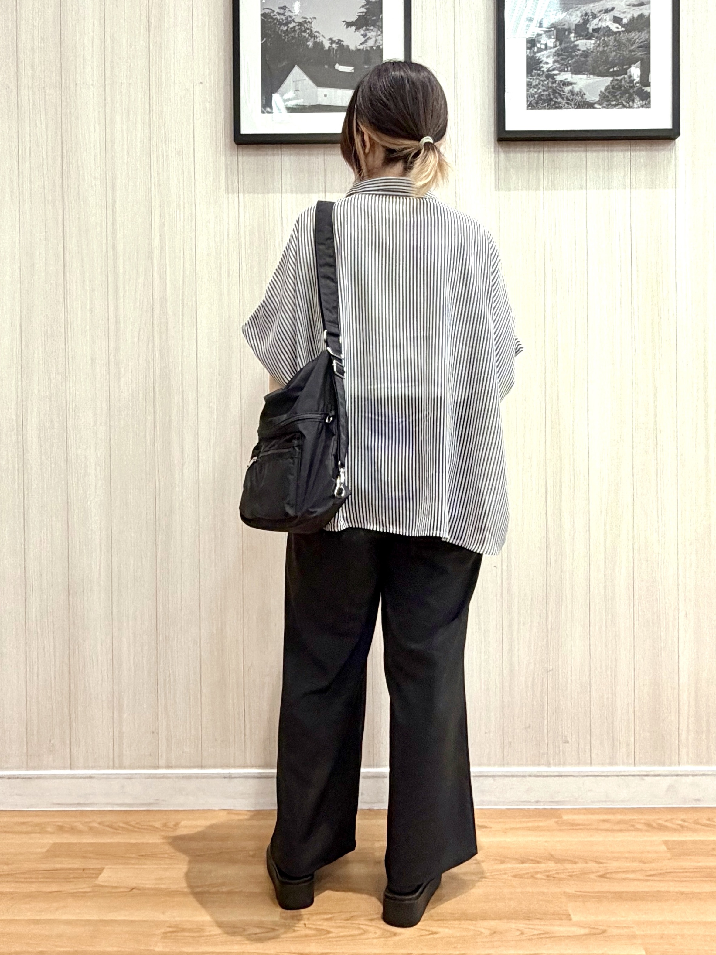 ユ（yu）さんの「SHOO･LA･RUE｜【洗濯機可/体型カバー】羽織るだけで雰囲気変わる 柄アソート ポンチョ風シアーシャツ」を使ったコーディネート