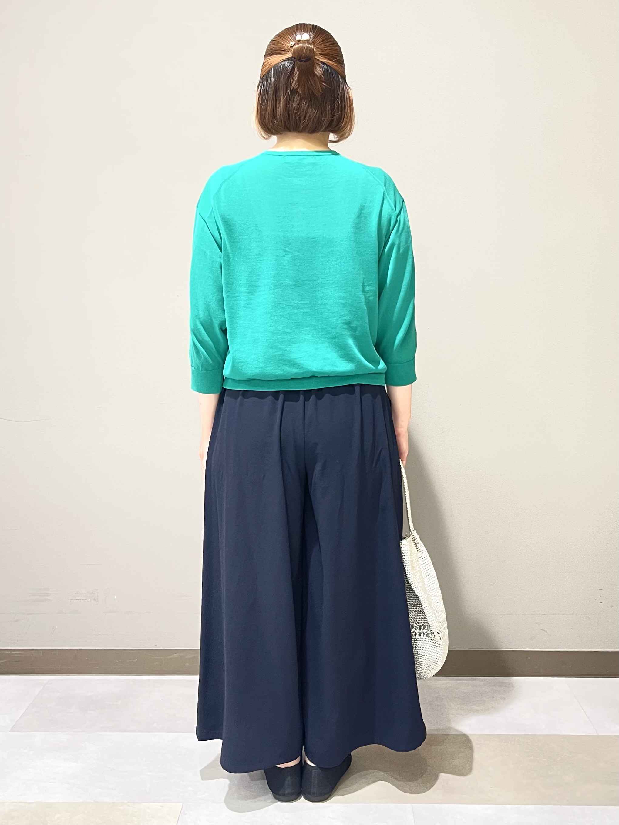Tomoさんの「UNTITLED｜【洗える/日除け・冷房対策に】ハイゲージクルーネックカーディガン」を使ったコーディネート