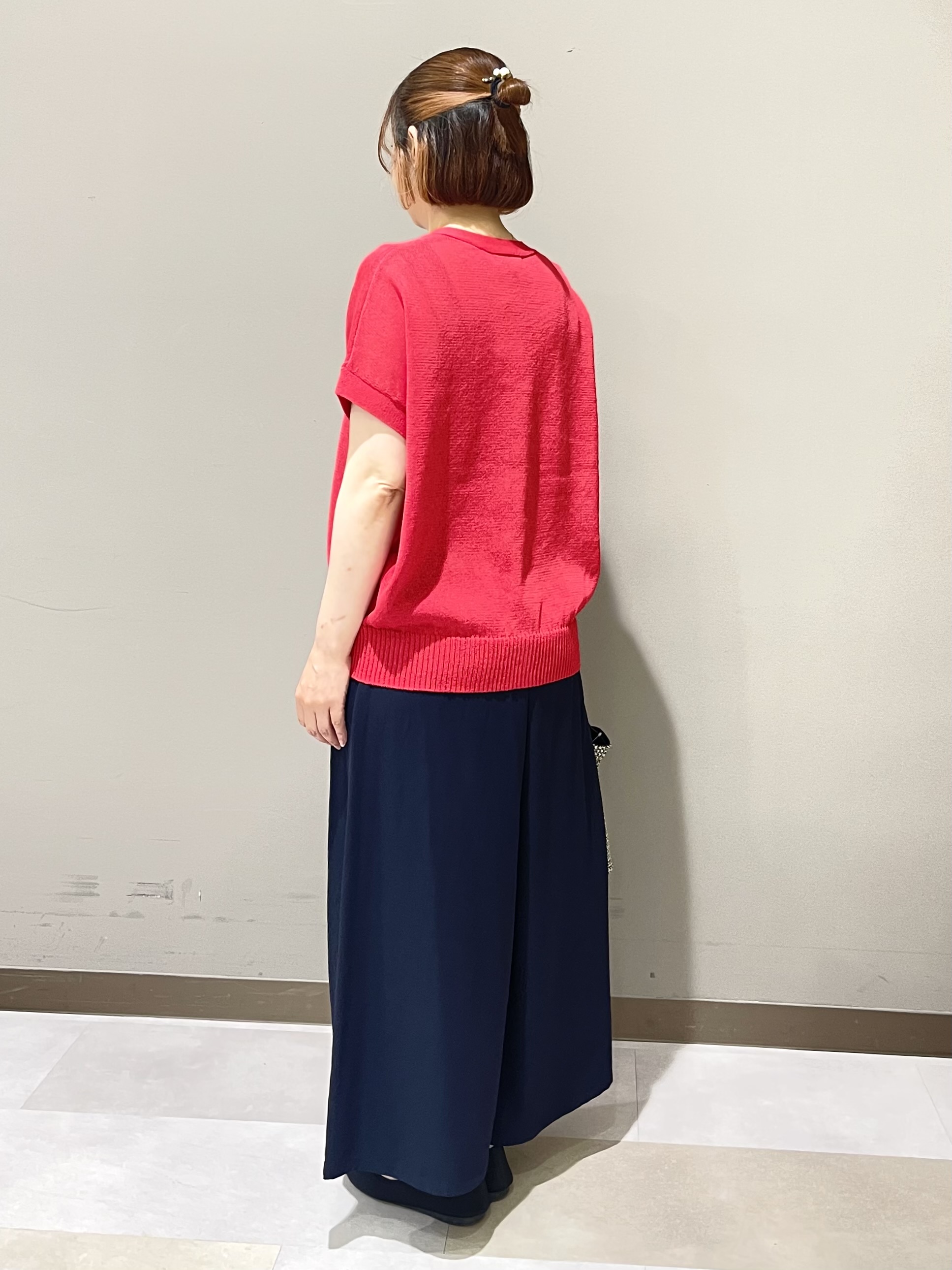 Tomoさんの「UNTITLED｜【洗える/清涼感】ドライタッチスリーブレスカーディガン」を使ったコーディネート