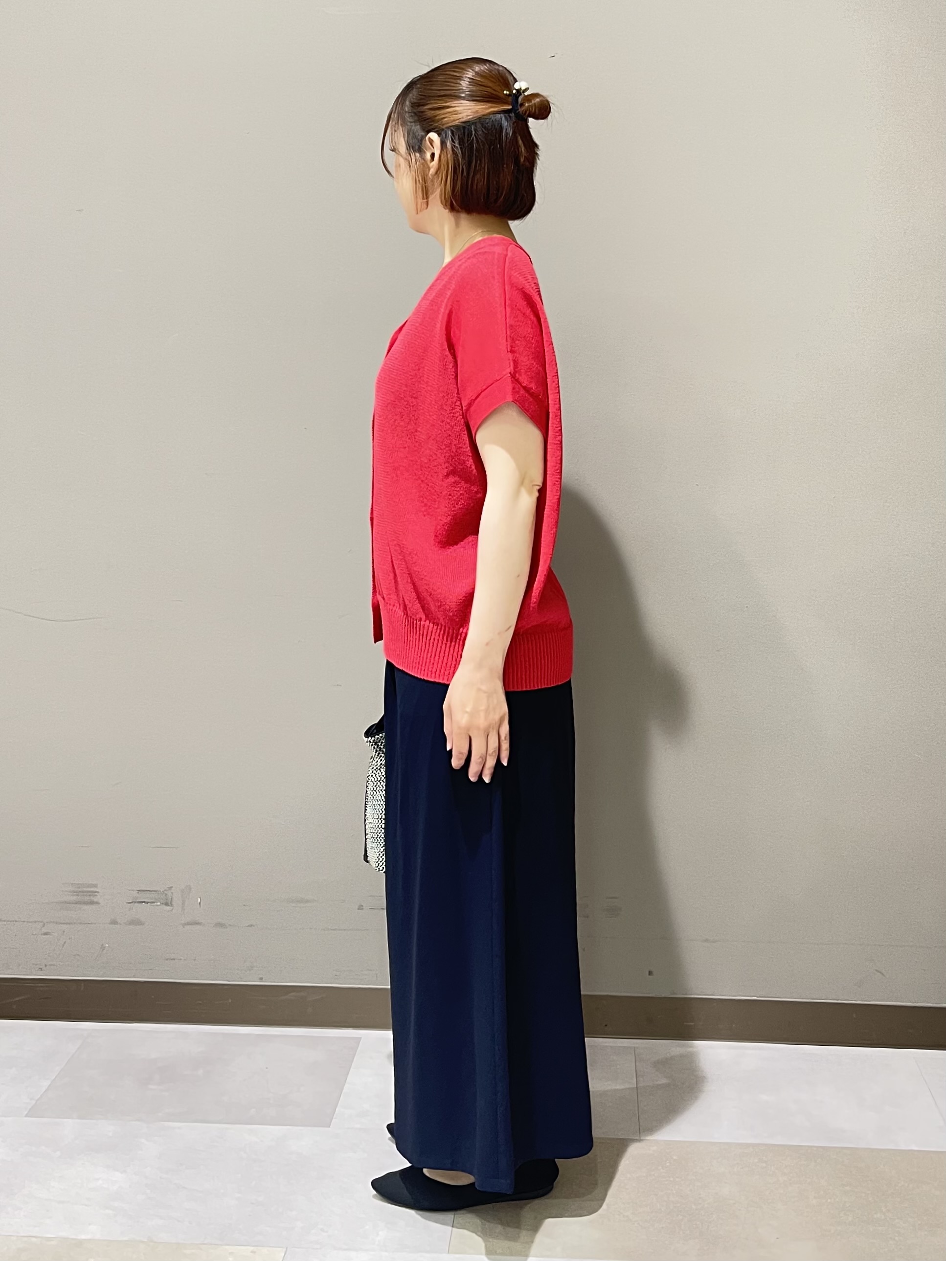 Tomoさんの「UNTITLED｜【洗える/清涼感】ドライタッチスリーブレスカーディガン」を使ったコーディネート