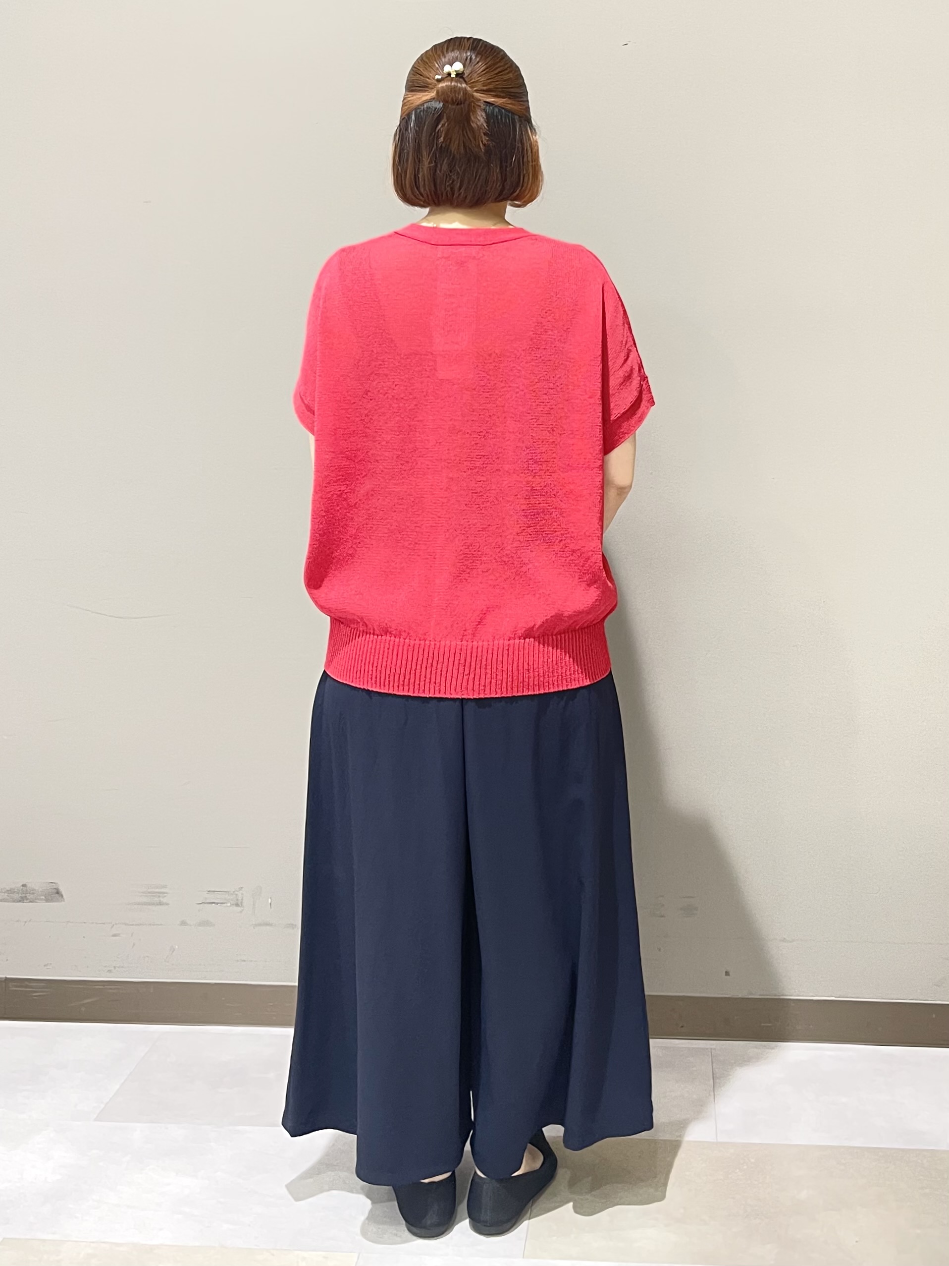 Tomoさんの「UNTITLED｜【洗える/清涼感】ドライタッチスリーブレスカーディガン」を使ったコーディネート