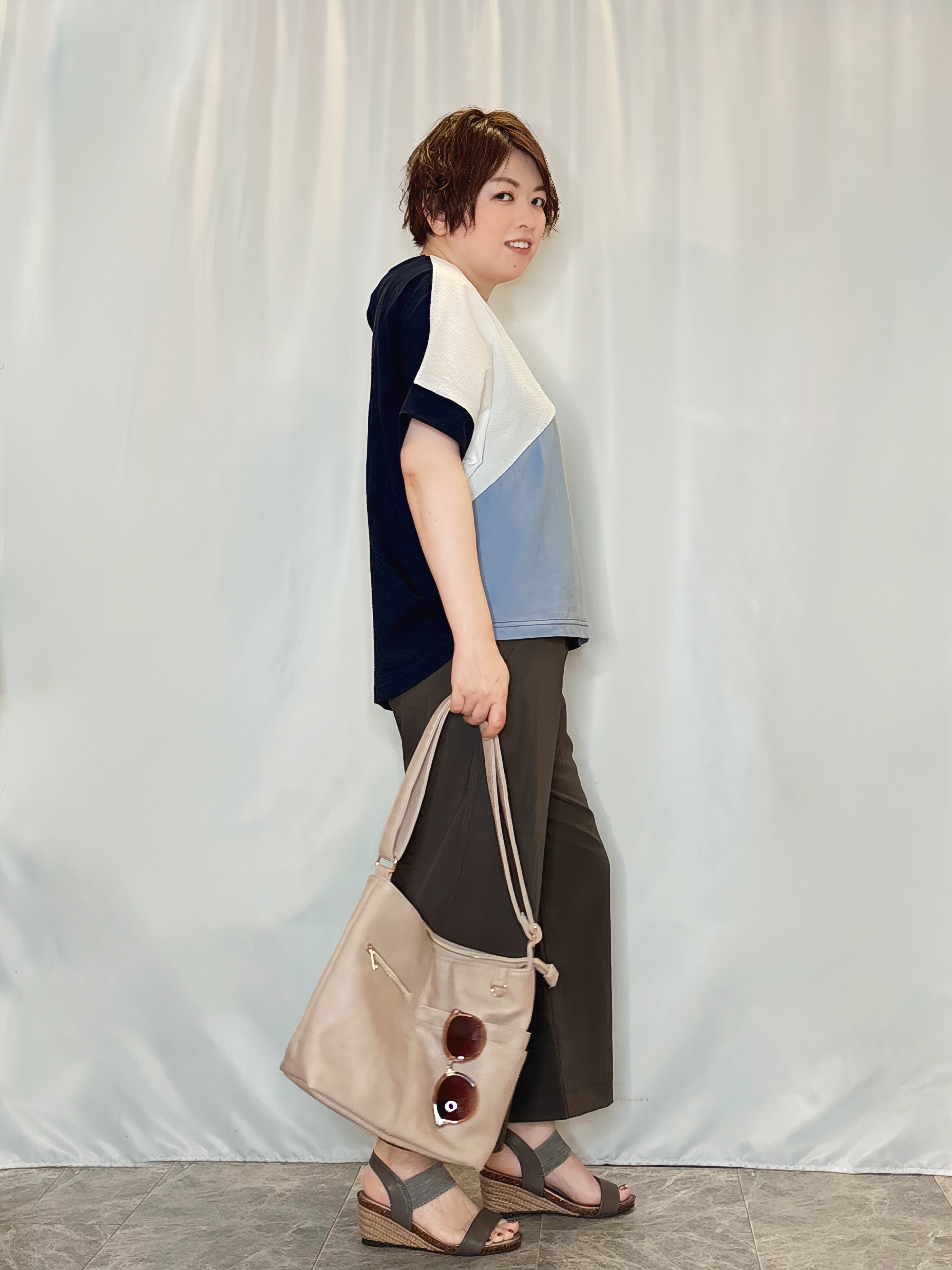たみさんの「SHOO･LA･RUE｜【S-LL/洗濯機可】インしないで着られる ななめ3段切り替えトップス」を使ったコーディネート