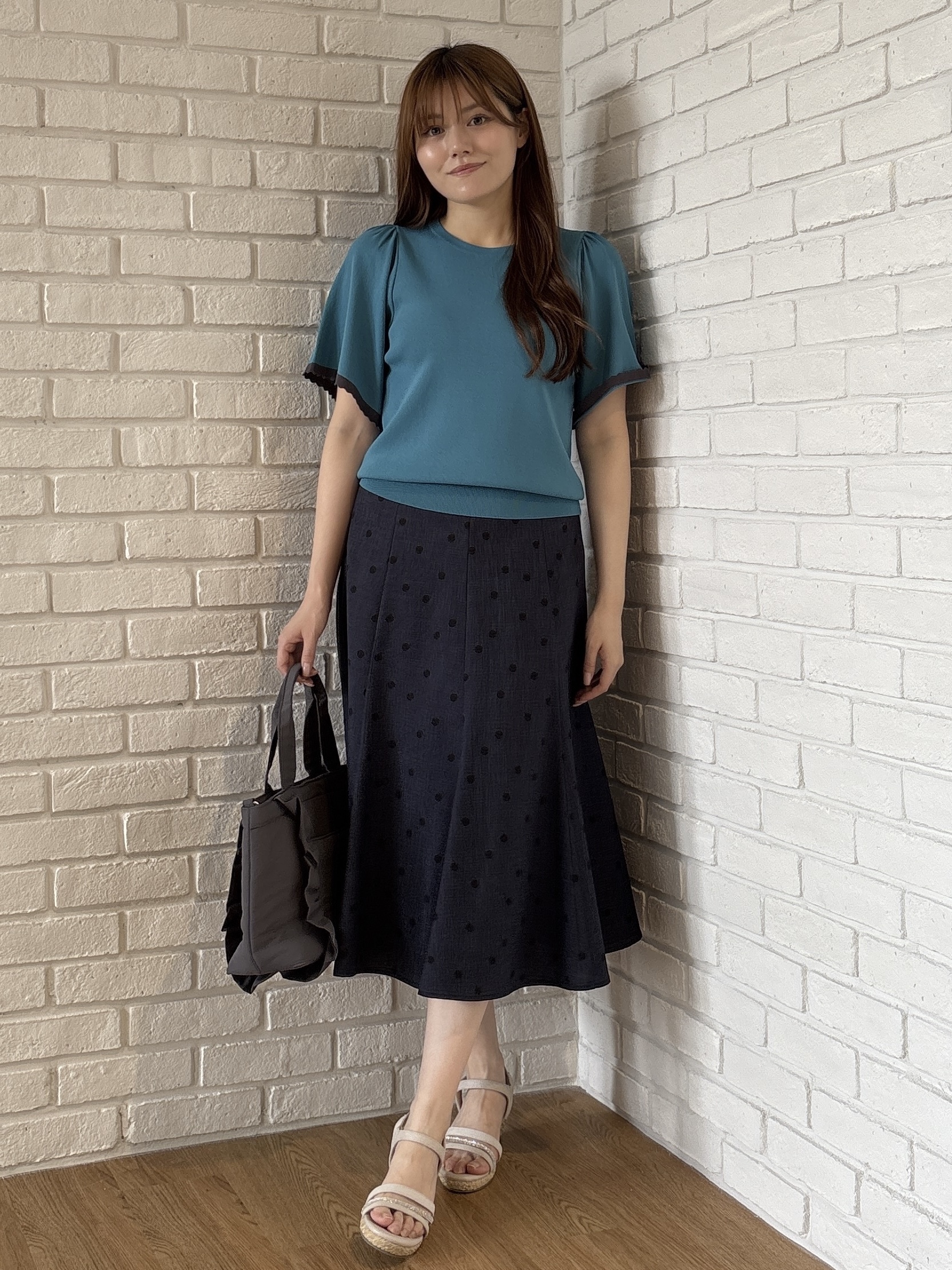 sayaさんの「grove｜高評価！【シリーズ累計36万枚！名品ニット】やわらかドライタッチ スカラップスリーブニット」を使ったコーディネート