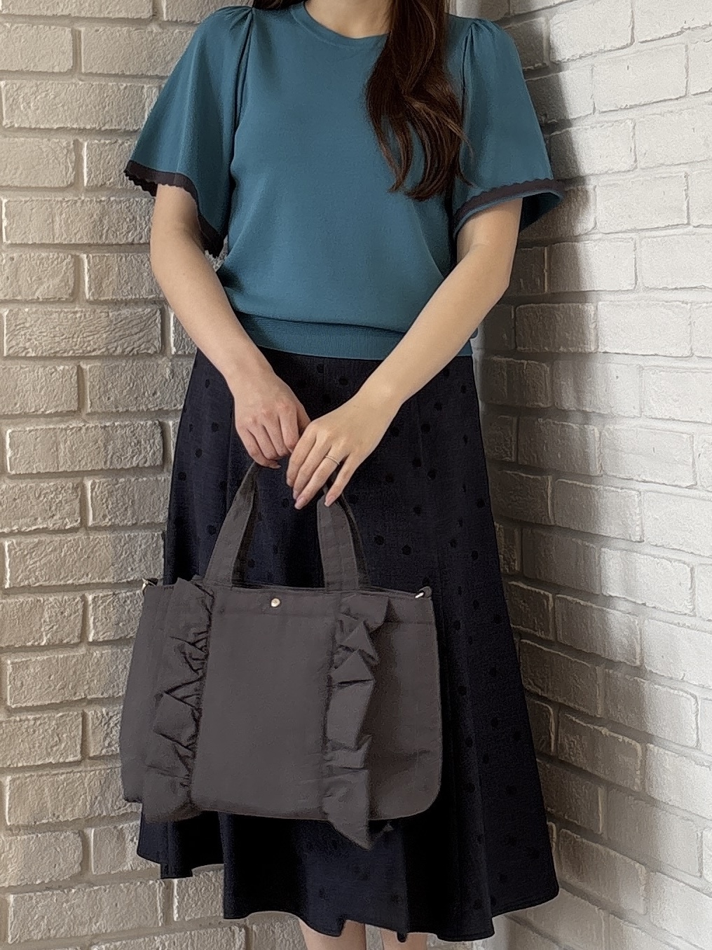 sayaさんの「grove｜高評価！【シリーズ累計36万枚！名品ニット】やわらかドライタッチ スカラップスリーブニット」を使ったコーディネート