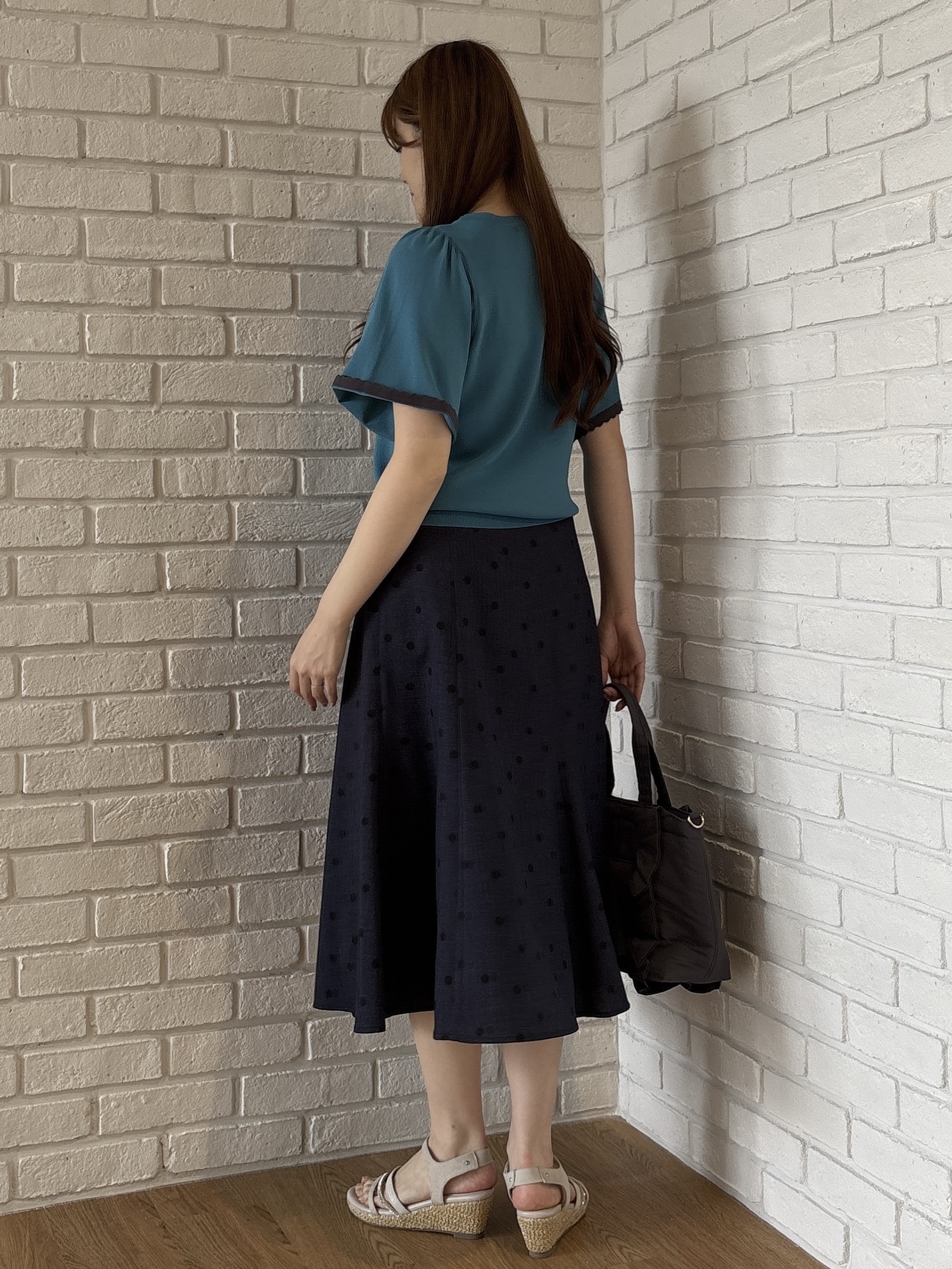 sayaさんの「grove｜高評価！【シリーズ累計36万枚！名品ニット】やわらかドライタッチ スカラップスリーブニット」を使ったコーディネート