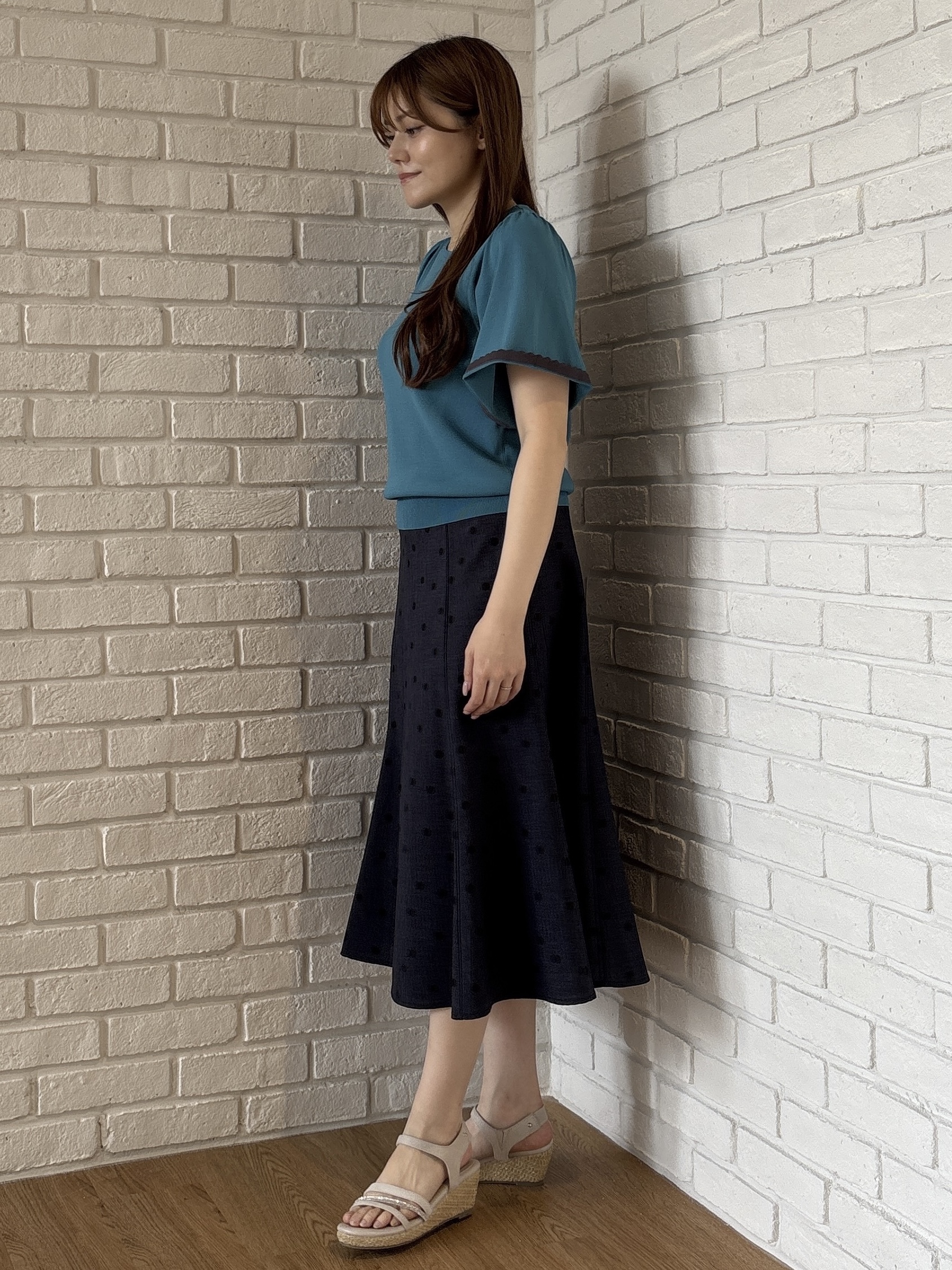 sayaさんの「grove｜高評価！【シリーズ累計36万枚！名品ニット】やわらかドライタッチ スカラップスリーブニット」を使ったコーディネート