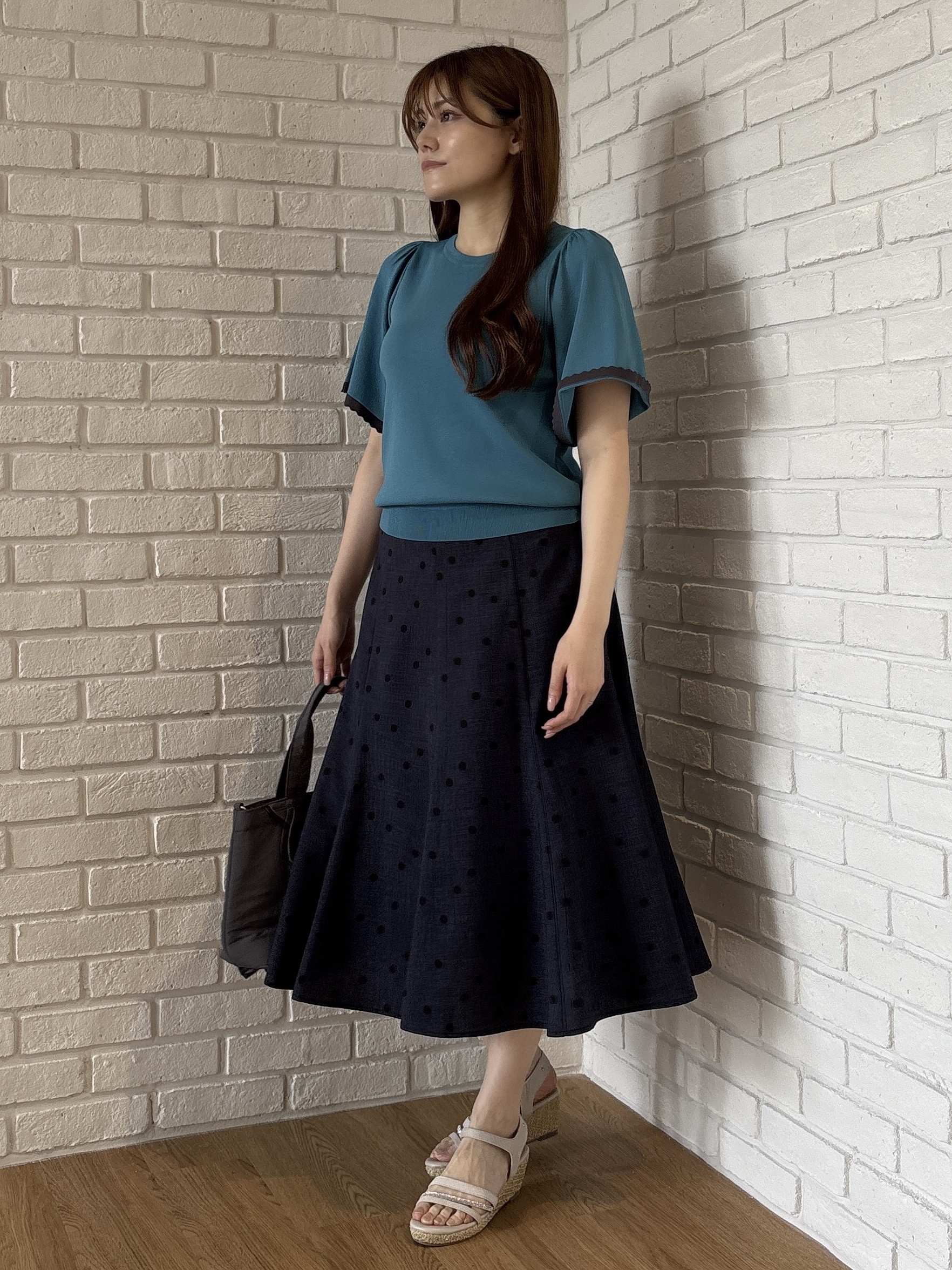 sayaさんの「grove｜高評価！【シリーズ累計36万枚！名品ニット】やわらかドライタッチ スカラップスリーブニット」を使ったコーディネート